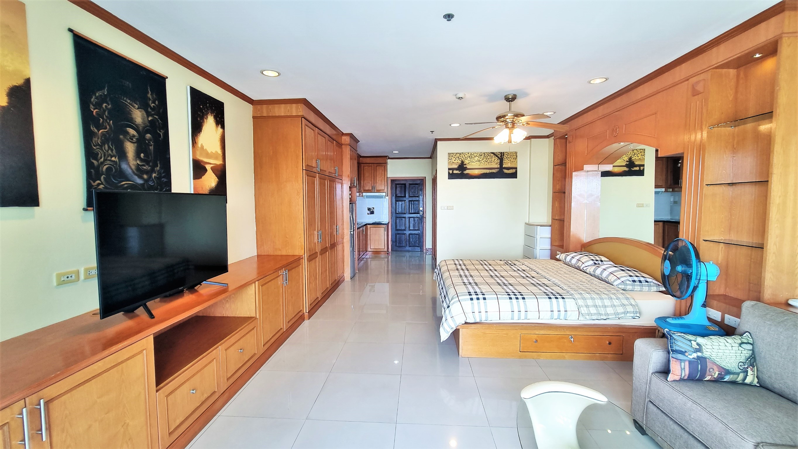 View Talay 6/F24 LARGE STUDIO · 1 BATH · 48 SQ M · 1 LARGE BALCONY · FANTASTIC SEA VIEW