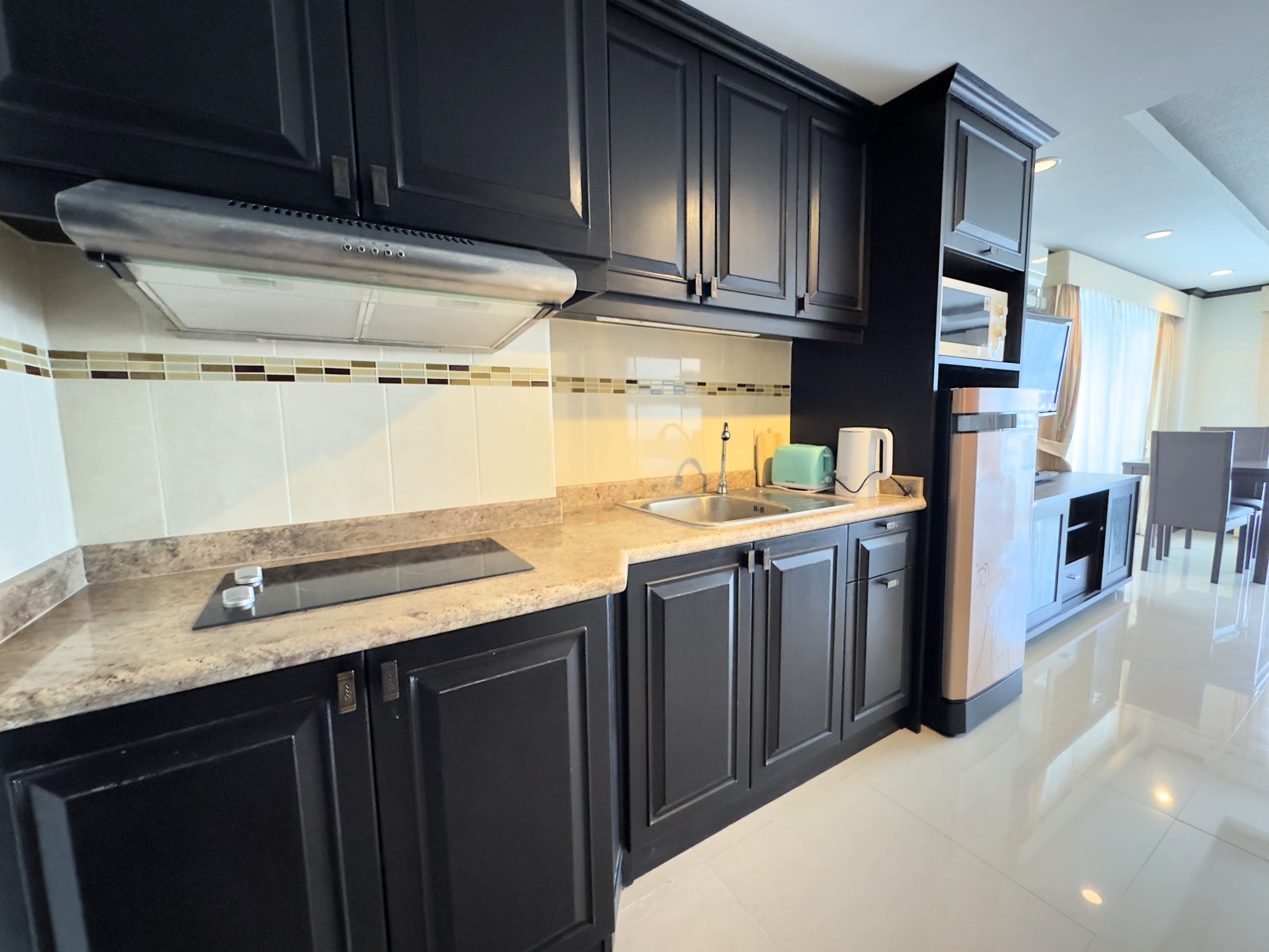 Angket/F5 STUDIO · 1 BATH · 47 SQ M · CORNER BALCONY 5