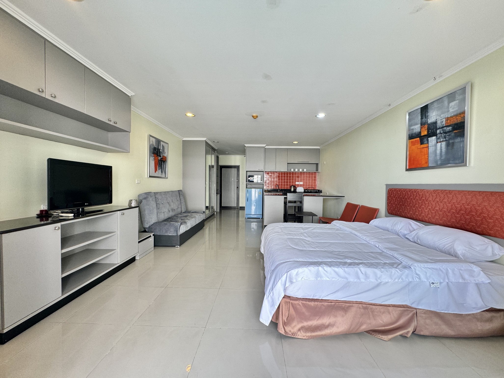 TW Platinum Suites/F3 STUDIO · 1 BATH · 50 SQ M · 1 BALCONY · POOL VIEW