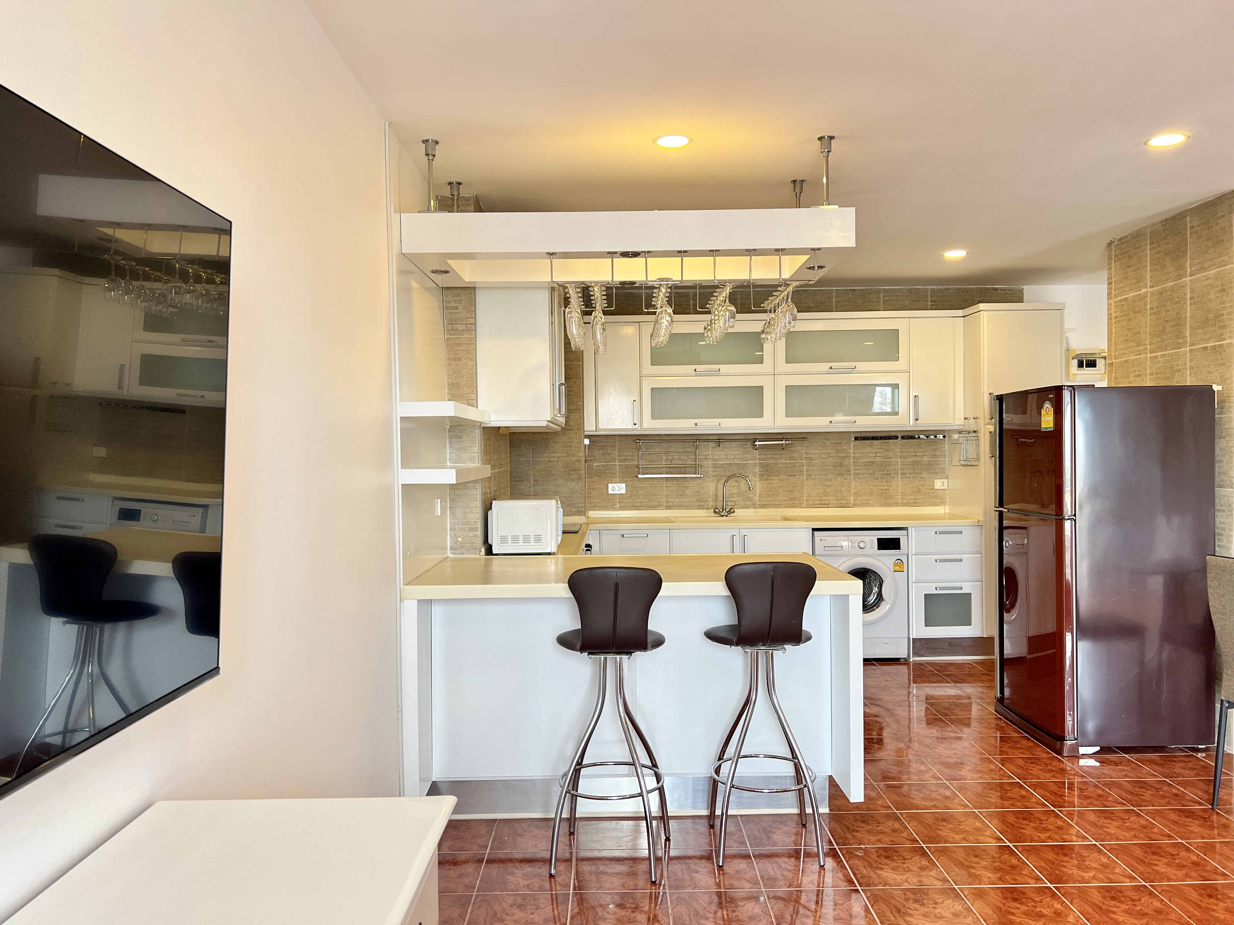 View Talay 1/F8 1 BEDROOM · 2 BATH · 95 SQ M · 2 BALCONIES · SEA & CITY VIEWS 2