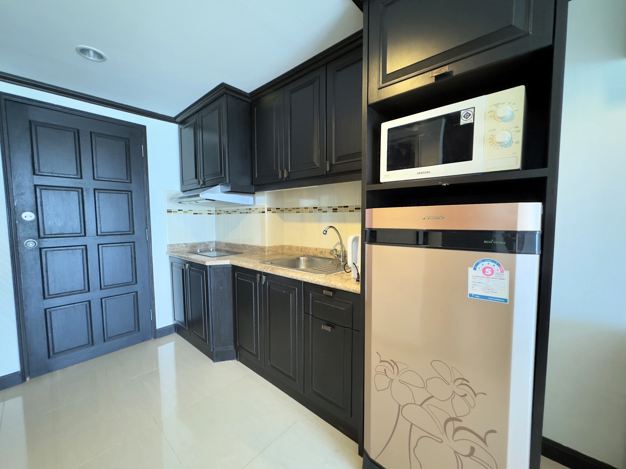 Angket/F5 STUDIO · 1 BATH · 47 SQ M · CORNER BALCONY 4