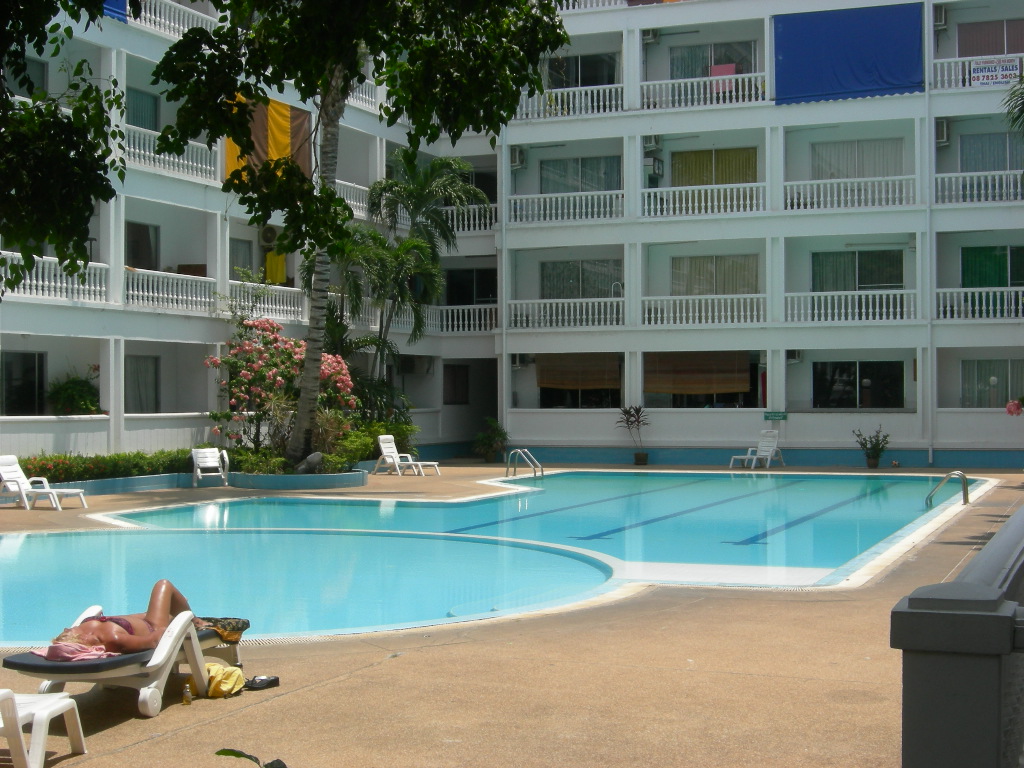 Majestic/F5 1 BED · 2 BATH · 57 SQ M · 1 BALCONY · POOL & GARDEN VIEW 28