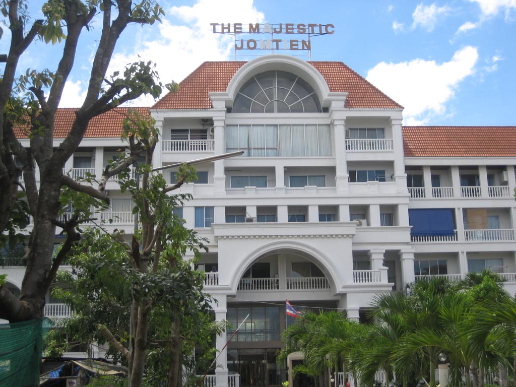 Majestic/F5 1 BED · 2 BATH · 57 SQ M · 1 BALCONY · POOL & GARDEN VIEW 23