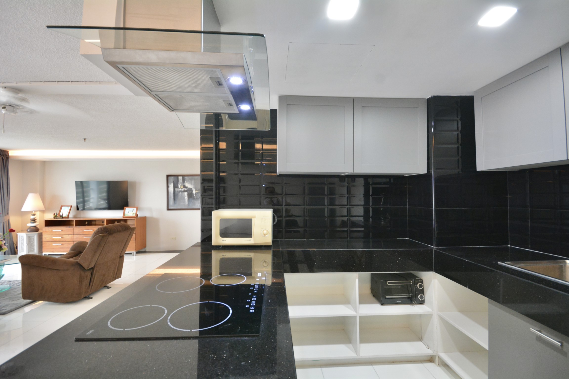 Angket/F17 1 BED · 2 BATH · 108 SQ M · 1 BALCONY · SEA & CITY VIEWS 12