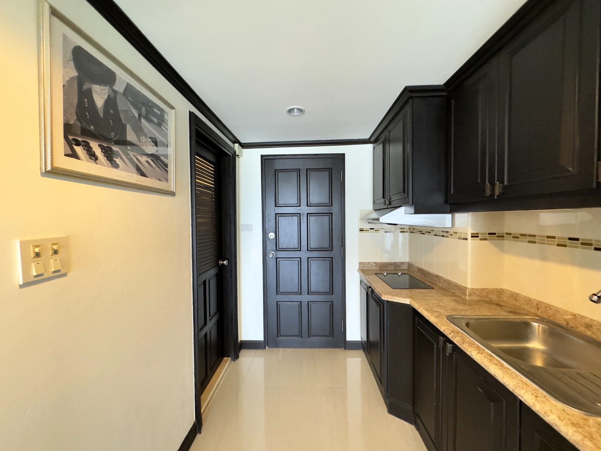 Angket/F5 STUDIO · 1 BATH · 47 SQ M · CORNER BALCONY 2