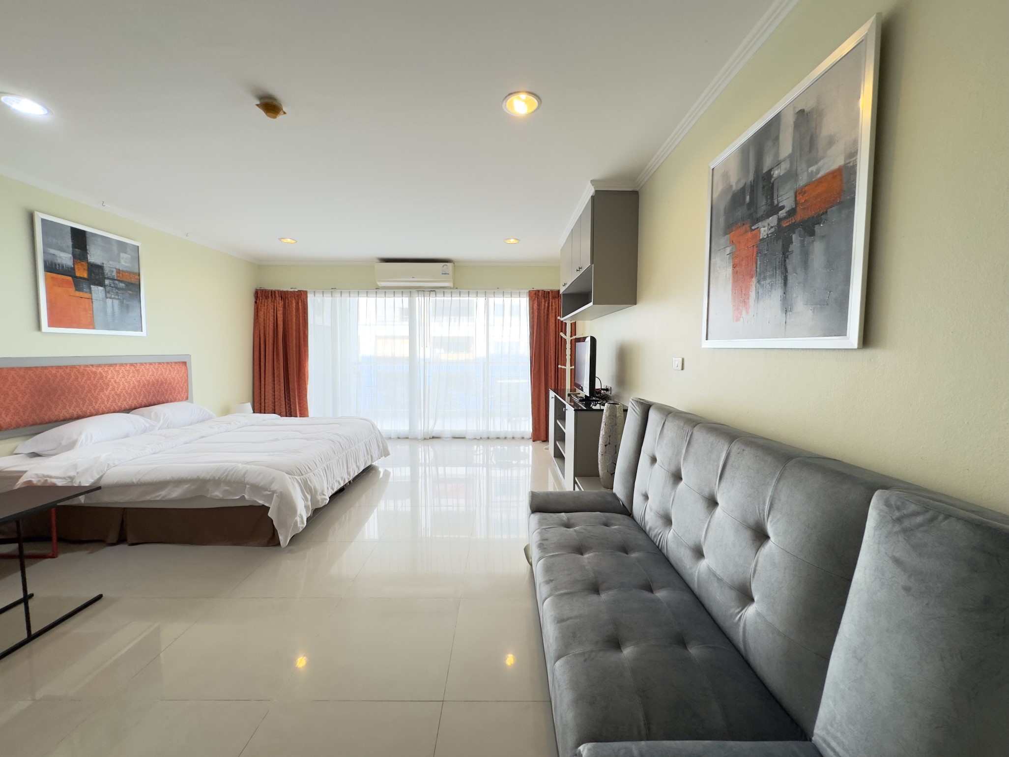 TW Platinum Suites/F3 STUDIO · 1 BATH · 50 SQ M · 1 BALCONY · POOL VIEW 2