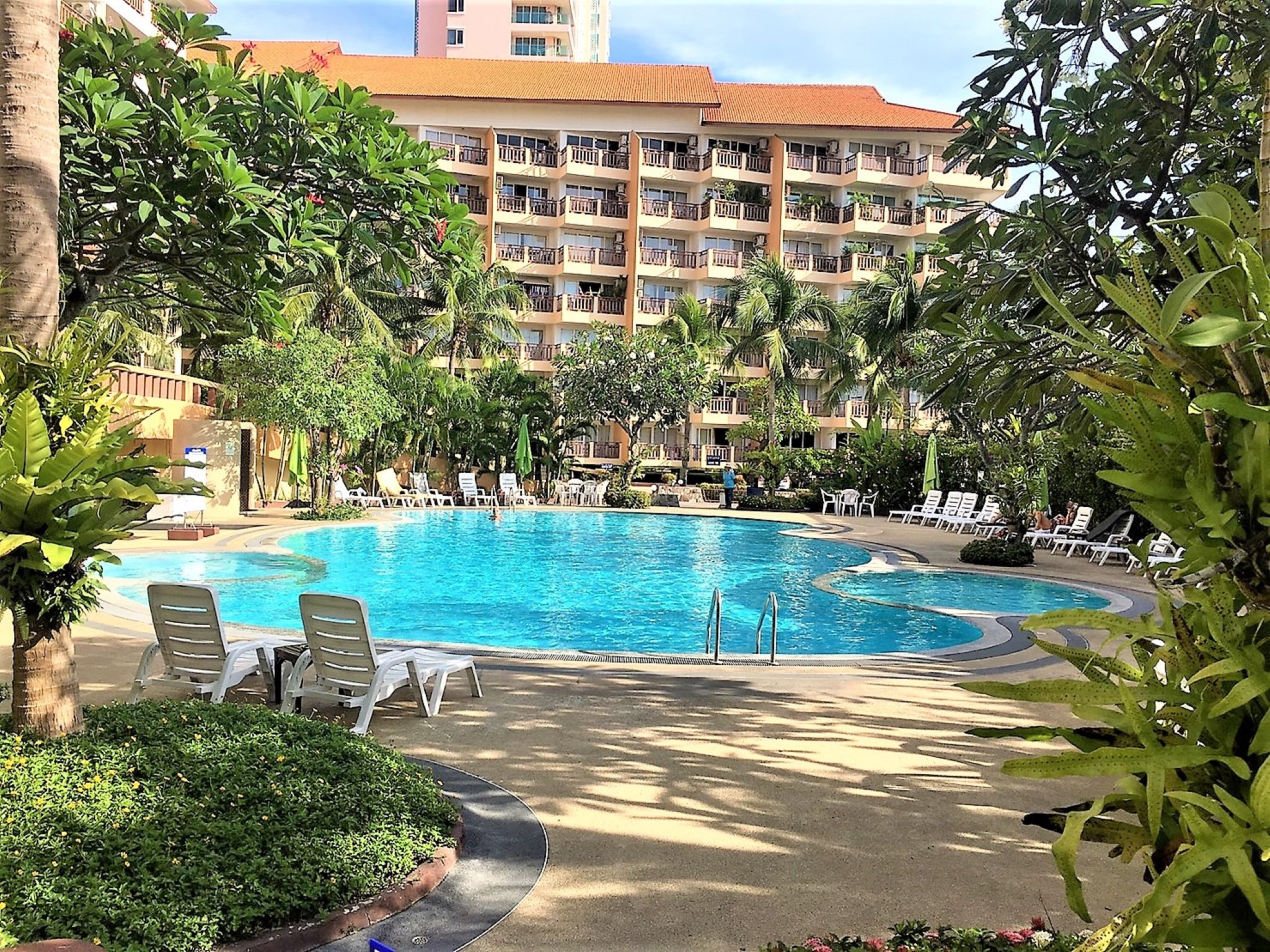 Royal Hill Resort/F2 LARGE CORNER CONDO · 2 BED · 2 BATH · 139 SQM · 3 LARGE BALCONIES · GARDEN VIEW 27