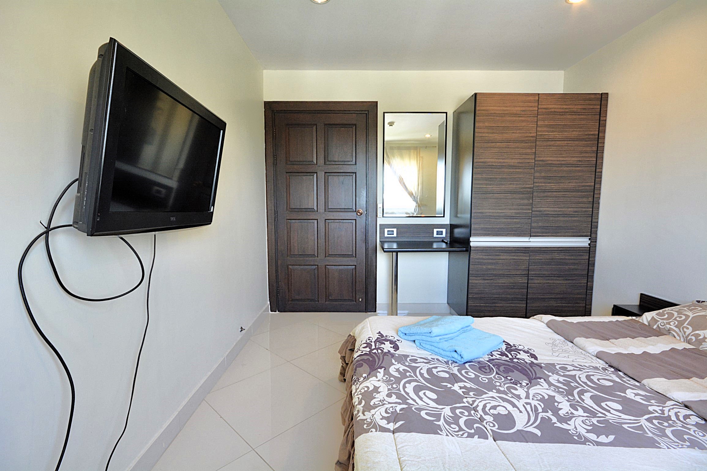 Park Lane/F6 2 BED · 2 BATH · 74 SQ M · 2 BALCONIES 13