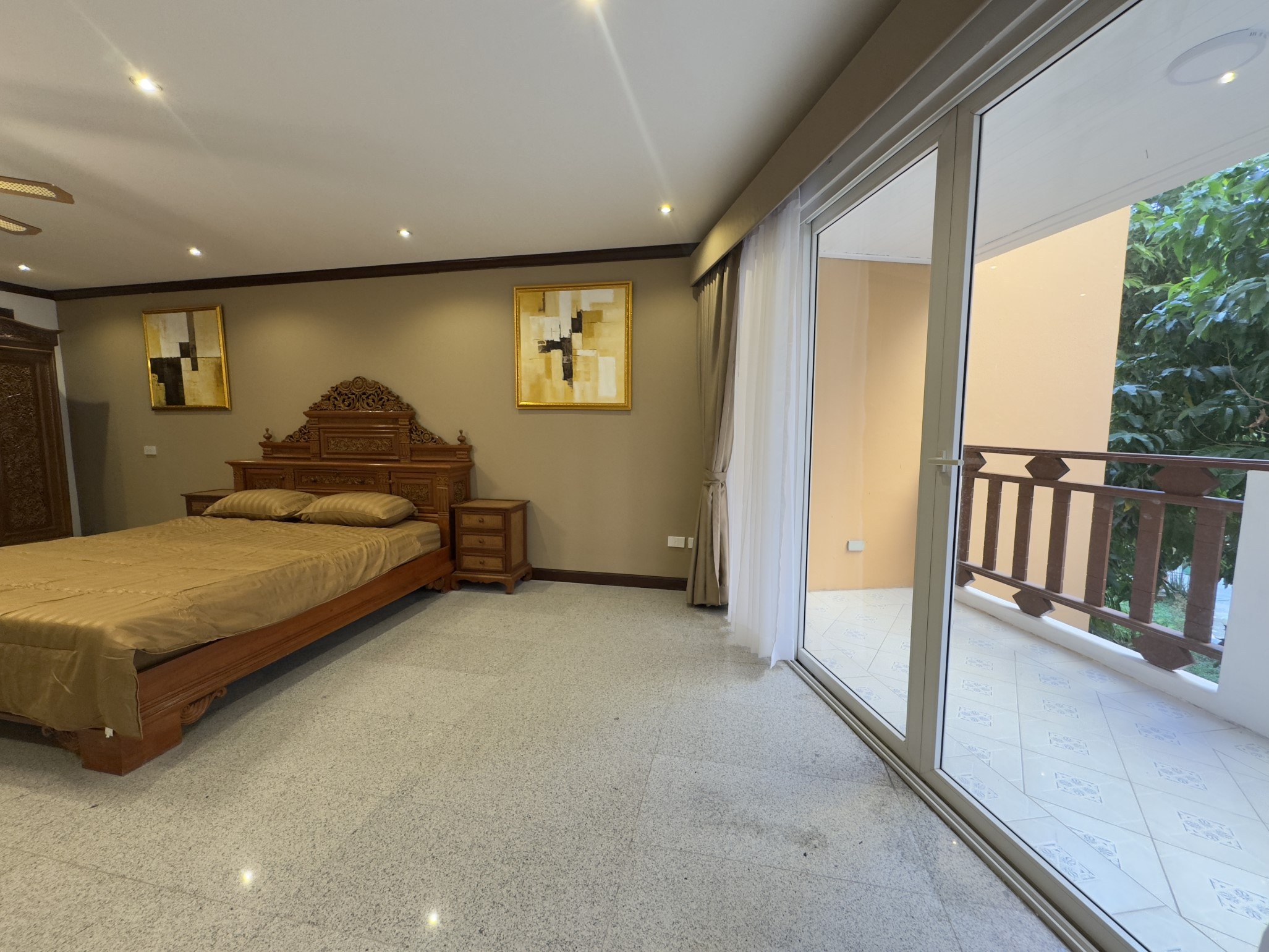 Royal Hill Resort/F2 LARGE CORNER CONDO · 2 BED · 2 BATH · 139 SQM · 3 LARGE BALCONIES · GARDEN VIEW 14