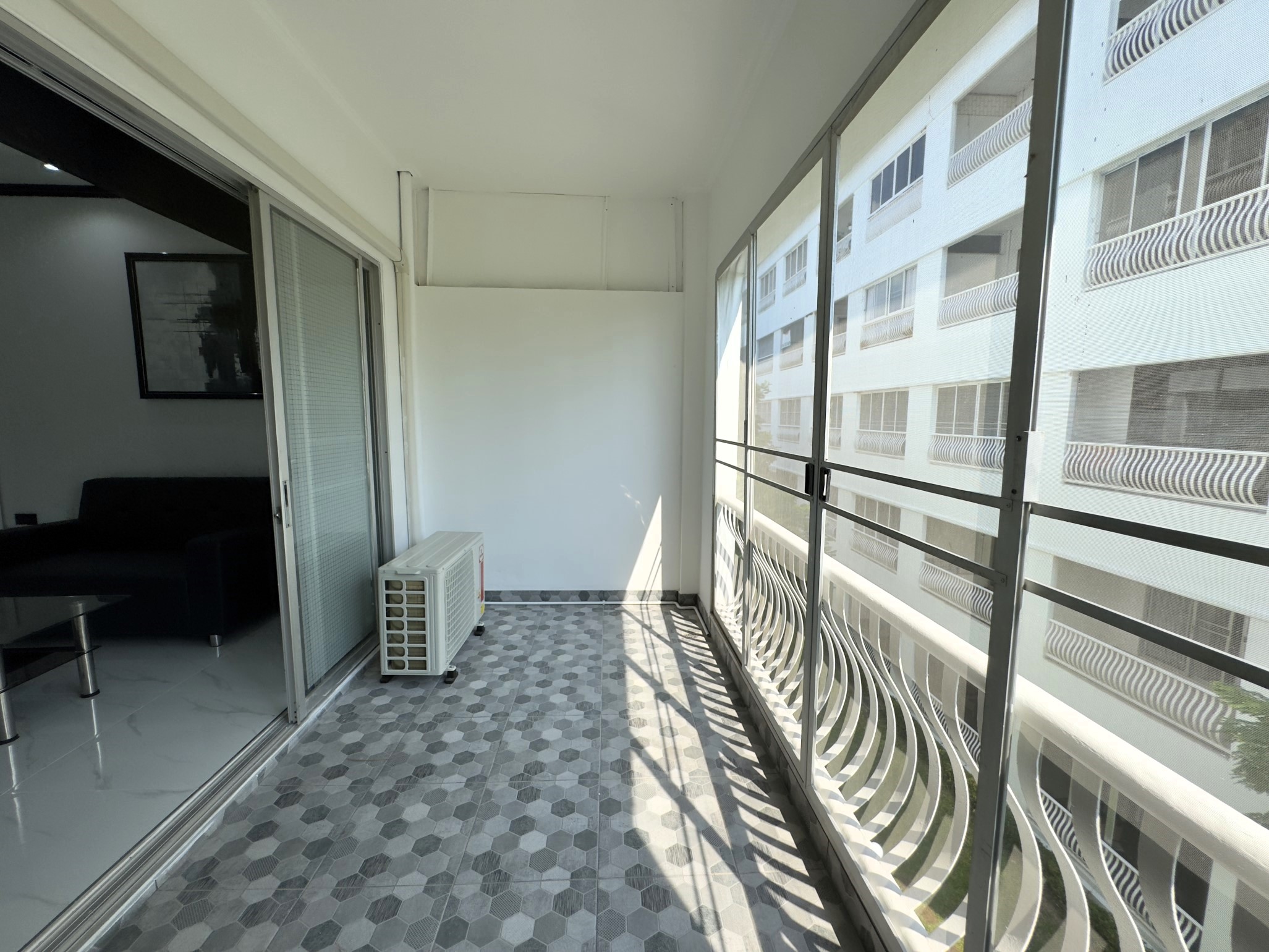 Baan Suan Lalana/SC/F3 LARGE STUDIO · 1 BATH · 40 SQ M · 1 BALCONY 21