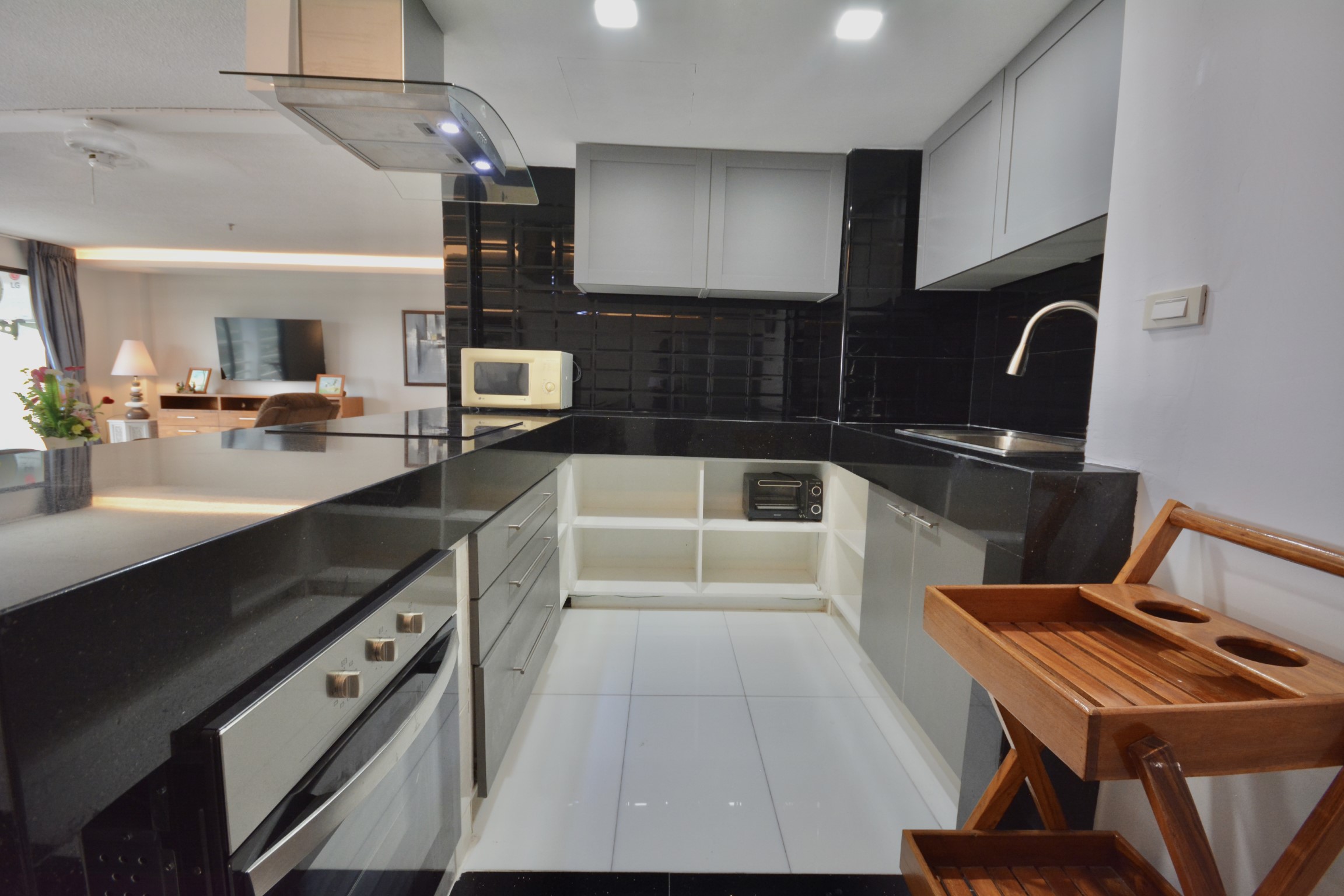 Angket/F17 1 BED · 2 BATH · 108 SQ M · 1 BALCONY · SEA & CITY VIEWS 10