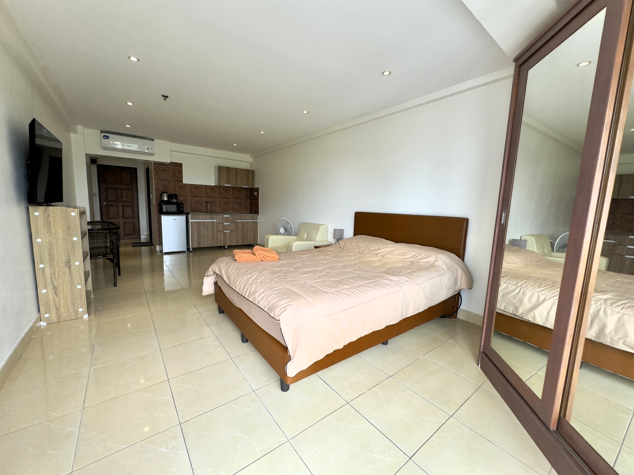 Jomtien Beach Condominium/S2/F4 STUDIO · 1 BATH · 34 SQM · 1 BALCONY 11
