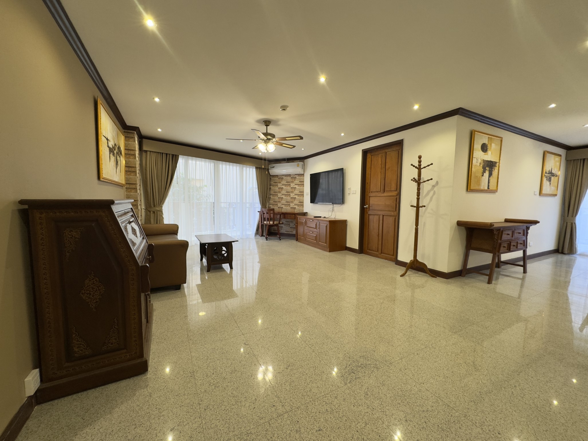 Royal Hill Resort/F2 LARGE CORNER CONDO · 2 BED · 2 BATH · 139 SQM · 3 LARGE BALCONIES · GARDEN VIEW