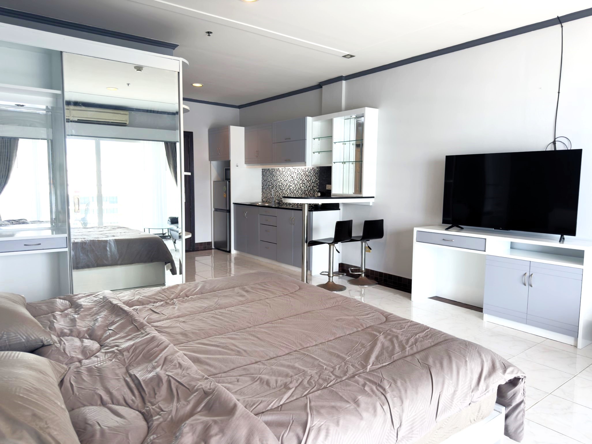 View Talay 8/F8 LARGE LUXURY STUDIO · 1 BATH · 48 SQ M · 1 BALCONY · FANTASTIC SEA VIEW 12