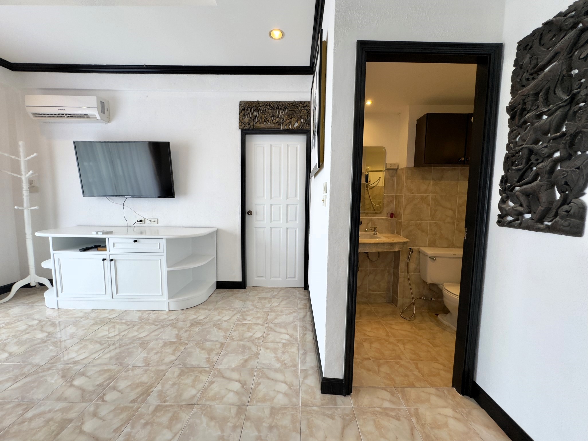 Majestic/F5 1 BED · 2 BATH · 57 SQ M · 1 BALCONY · POOL & GARDEN VIEW 9