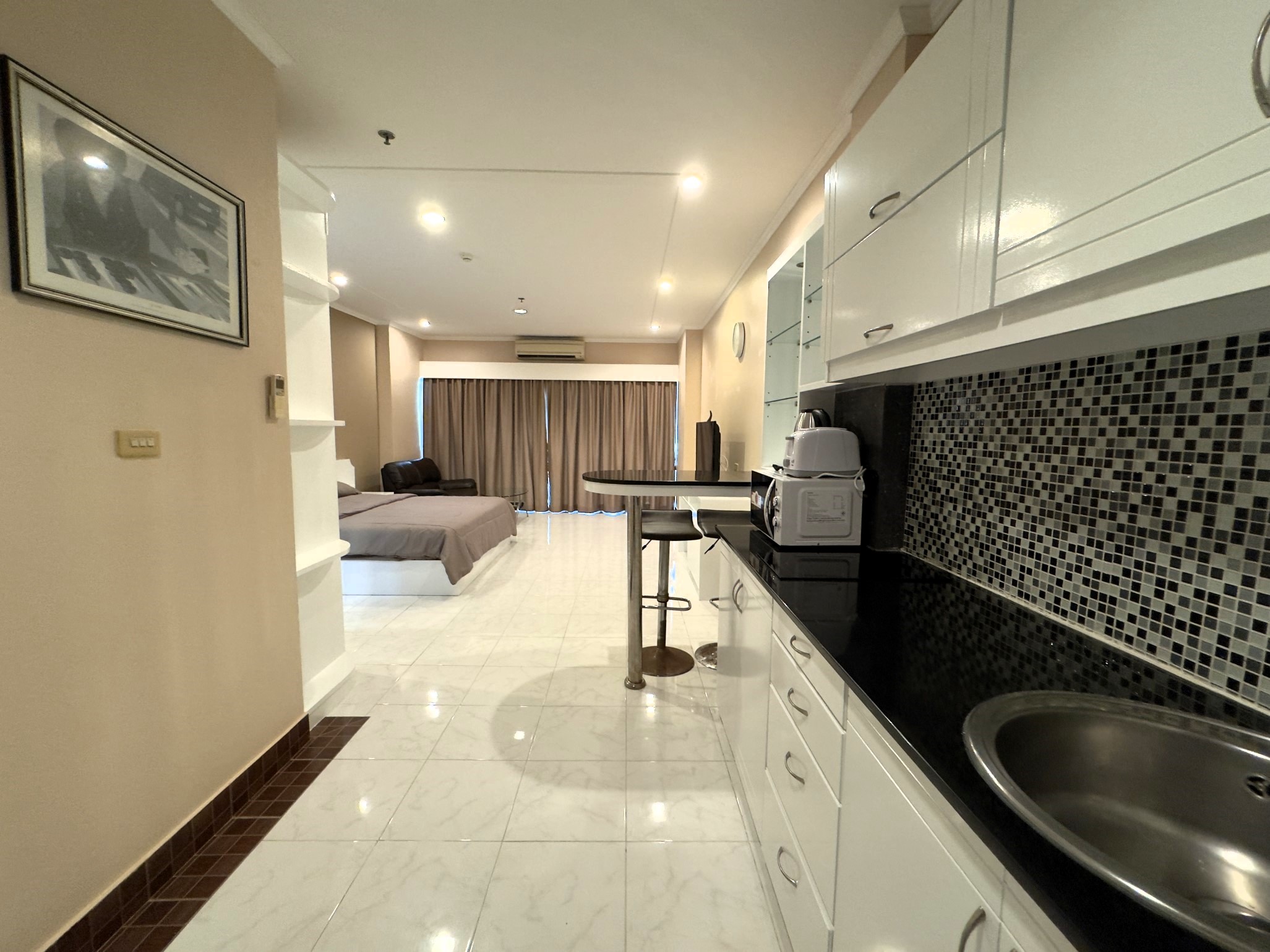 View Talay 8/F8 LARGE STUDIO · 1 BATH · 48 SQ M · 1 BALCONY · FANTASTIC SEA VIEW