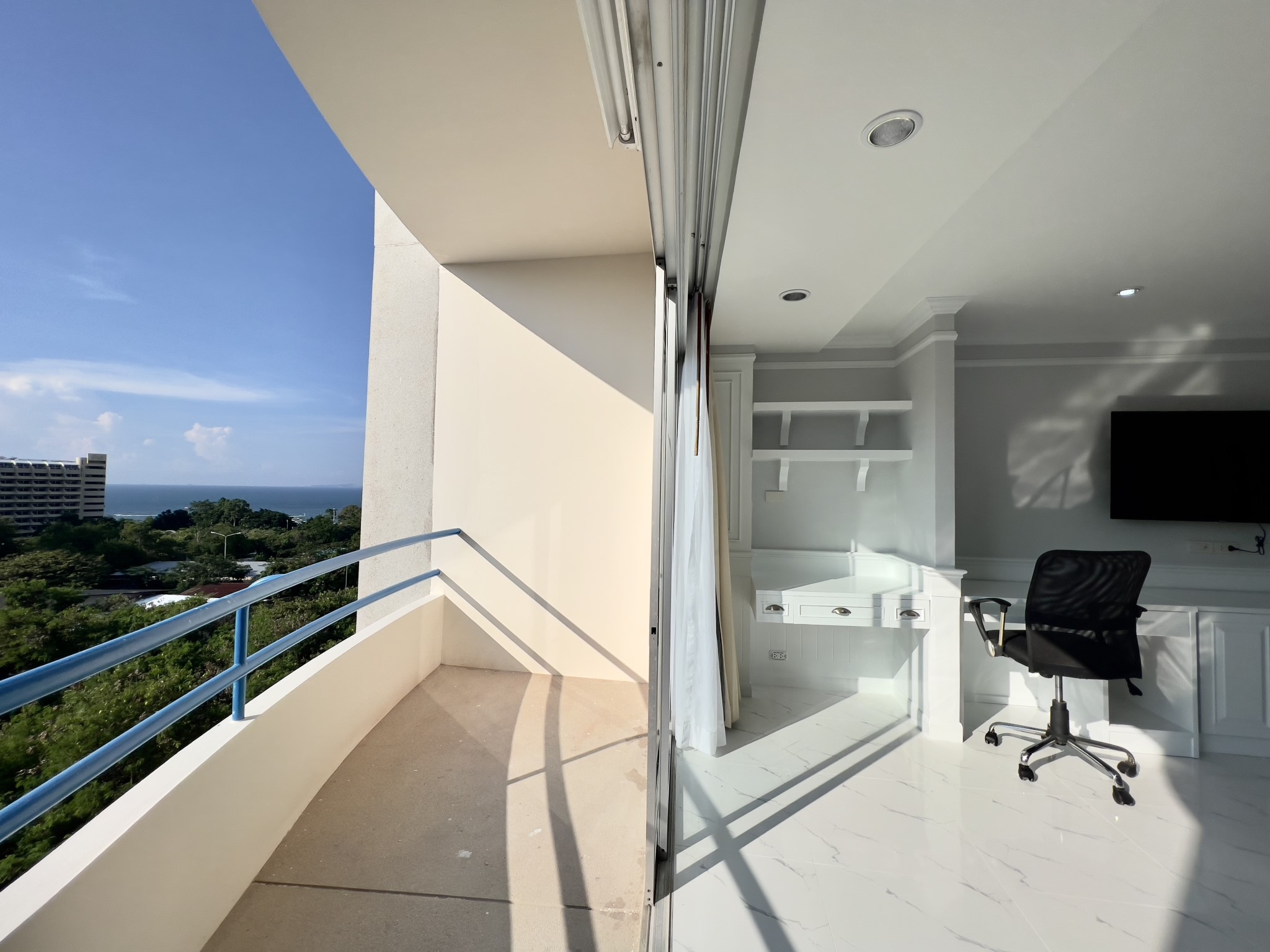 Peak Condo/F5 1 BED · 2 BATH · 105 SQ M · 1 BALCONY · CORNER CONDO · SEA VIEW 7