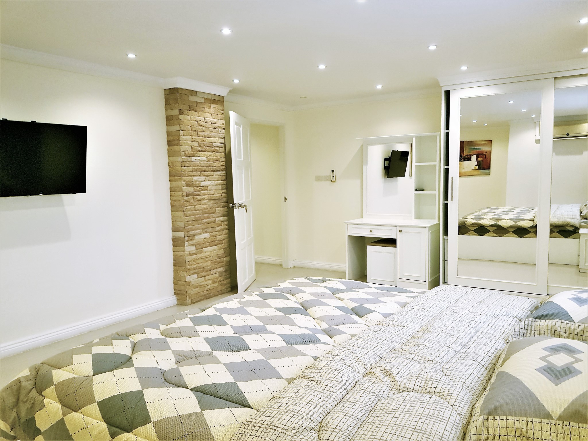 Rungfa/F10 2 BED · 3 BATH · 146 SQ M · LUXURY PENTHOUSE 23