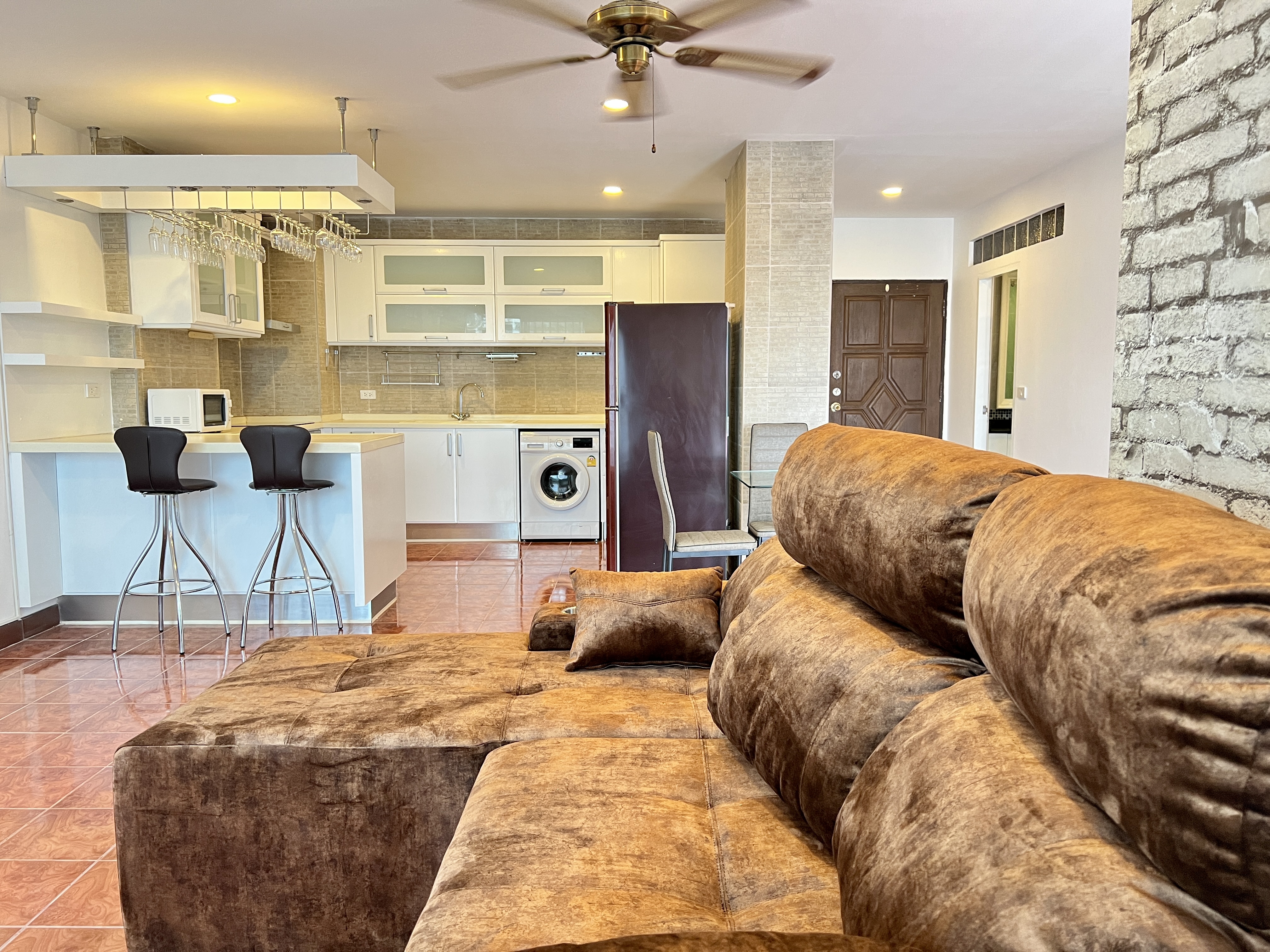 View Talay 1/F8 1 BEDROOM · 2 BATH · 95 SQ M · 2 BALCONIES · SEA & CITY VIEWS 8