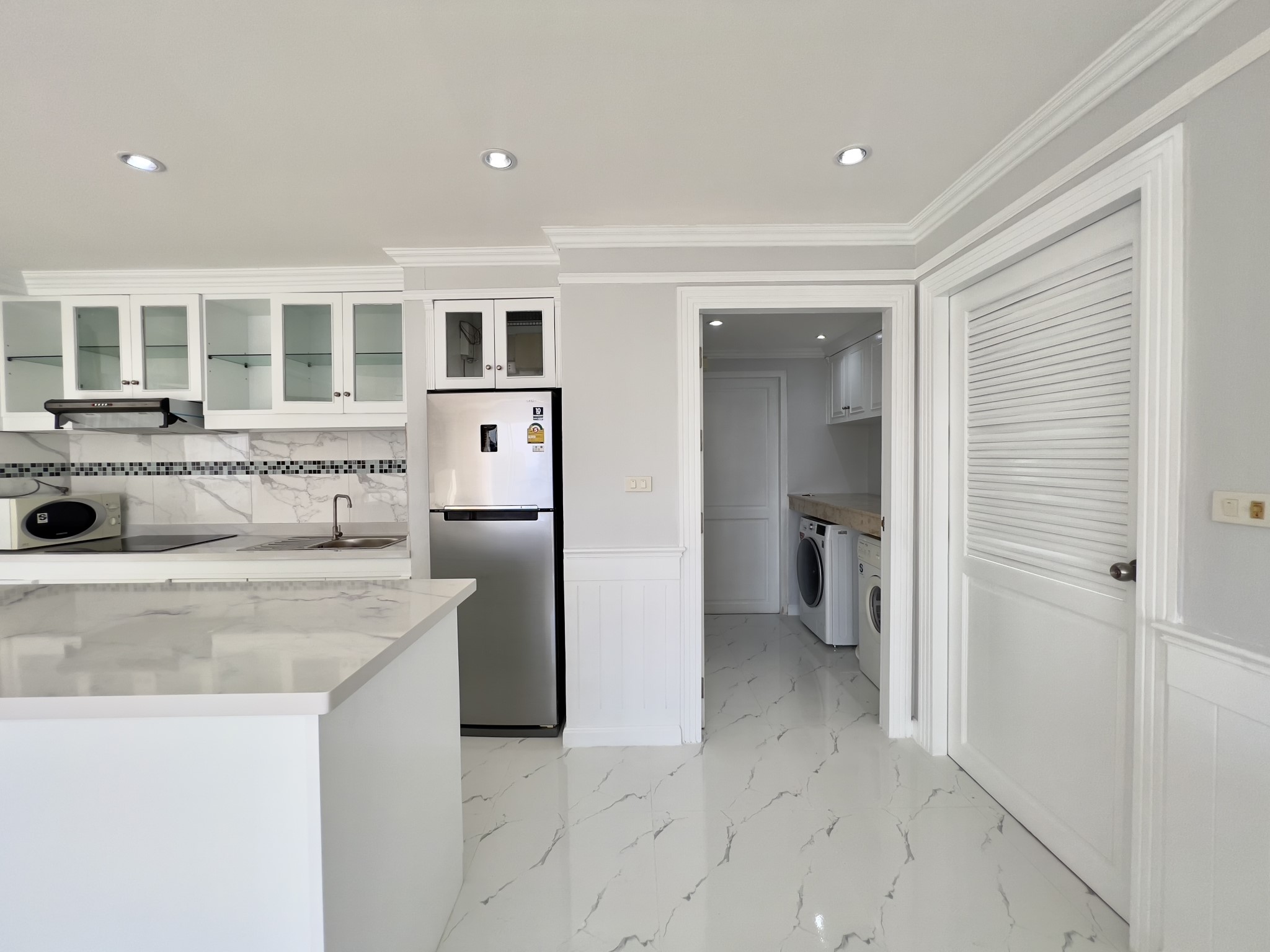 Peak Condo/F5 1 BED · 2 BATH · 105 SQ M · 1 BALCONY · CORNER CONDO · SEA VIEW 38