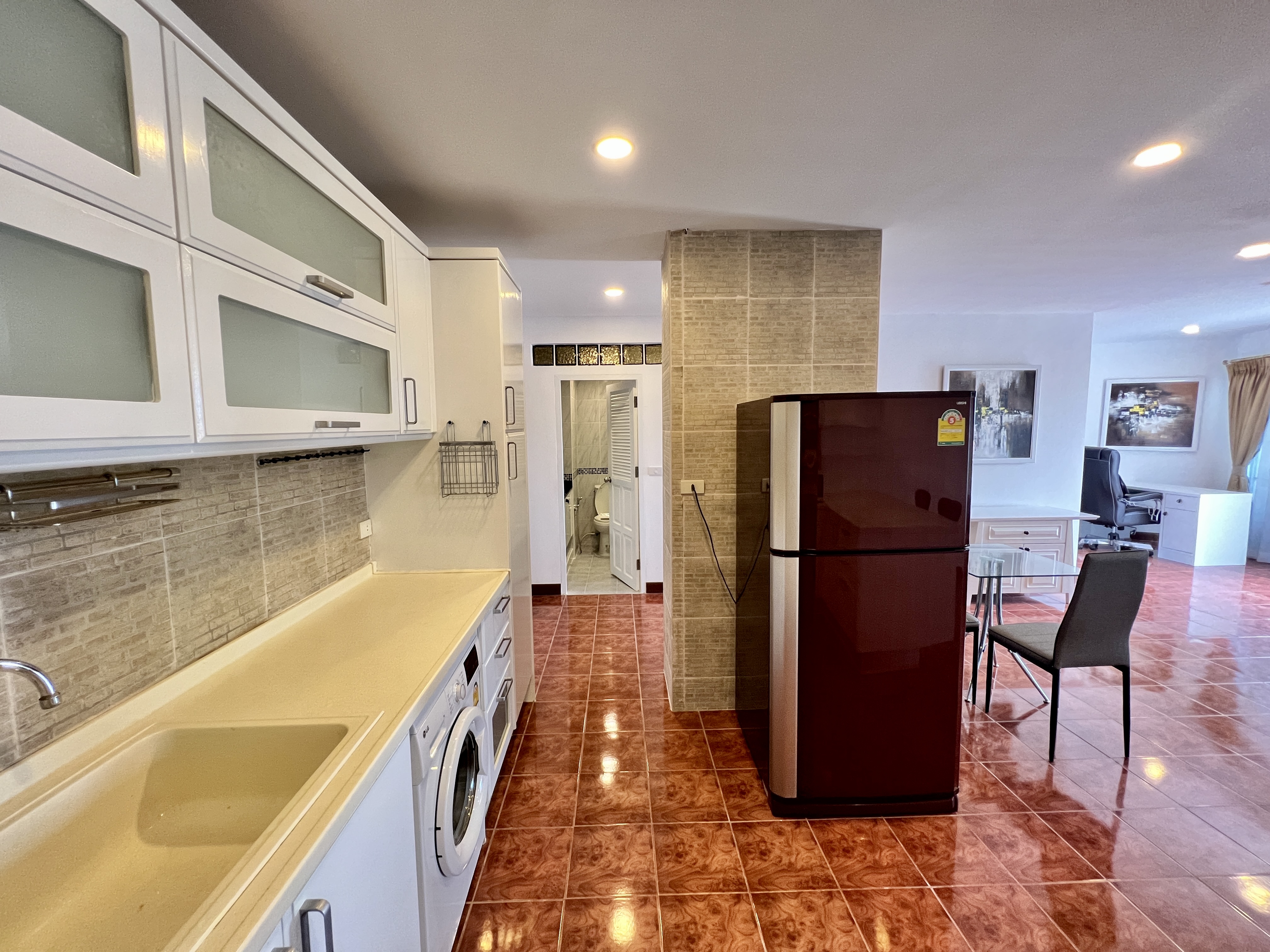 View Talay 1/F8 1 BEDROOM · 2 BATH · 95 SQ M · 2 BALCONIES · SEA & CITY VIEWS 4
