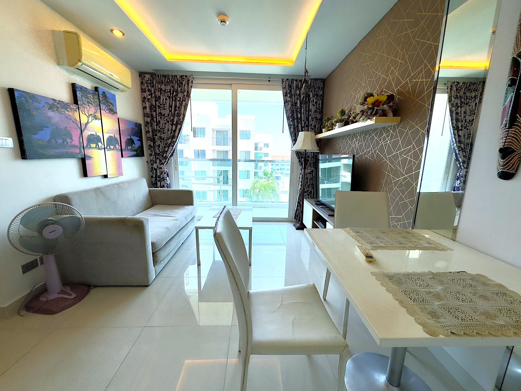 One Bedroom 35sqm Condo in Amazon Residence Jomtien 600 Meters from Beach