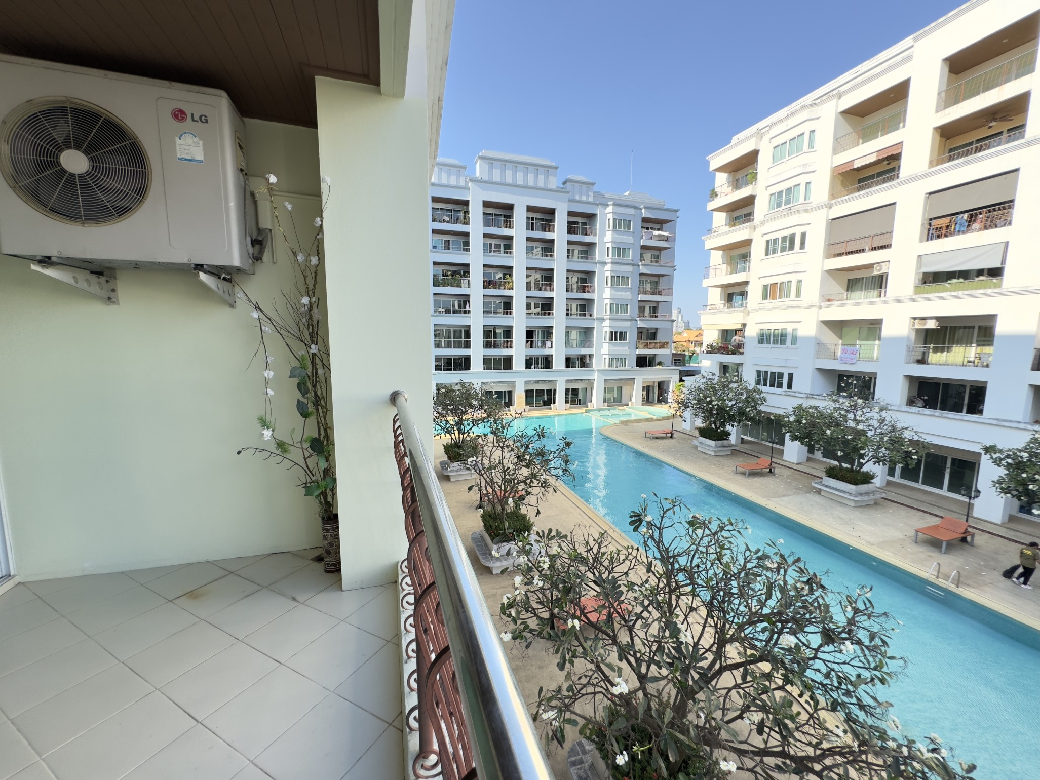 TW Platinum Suites/F3 STUDIO · 1 BATH · 50 SQ M · 1 BALCONY · POOL VIEW 24