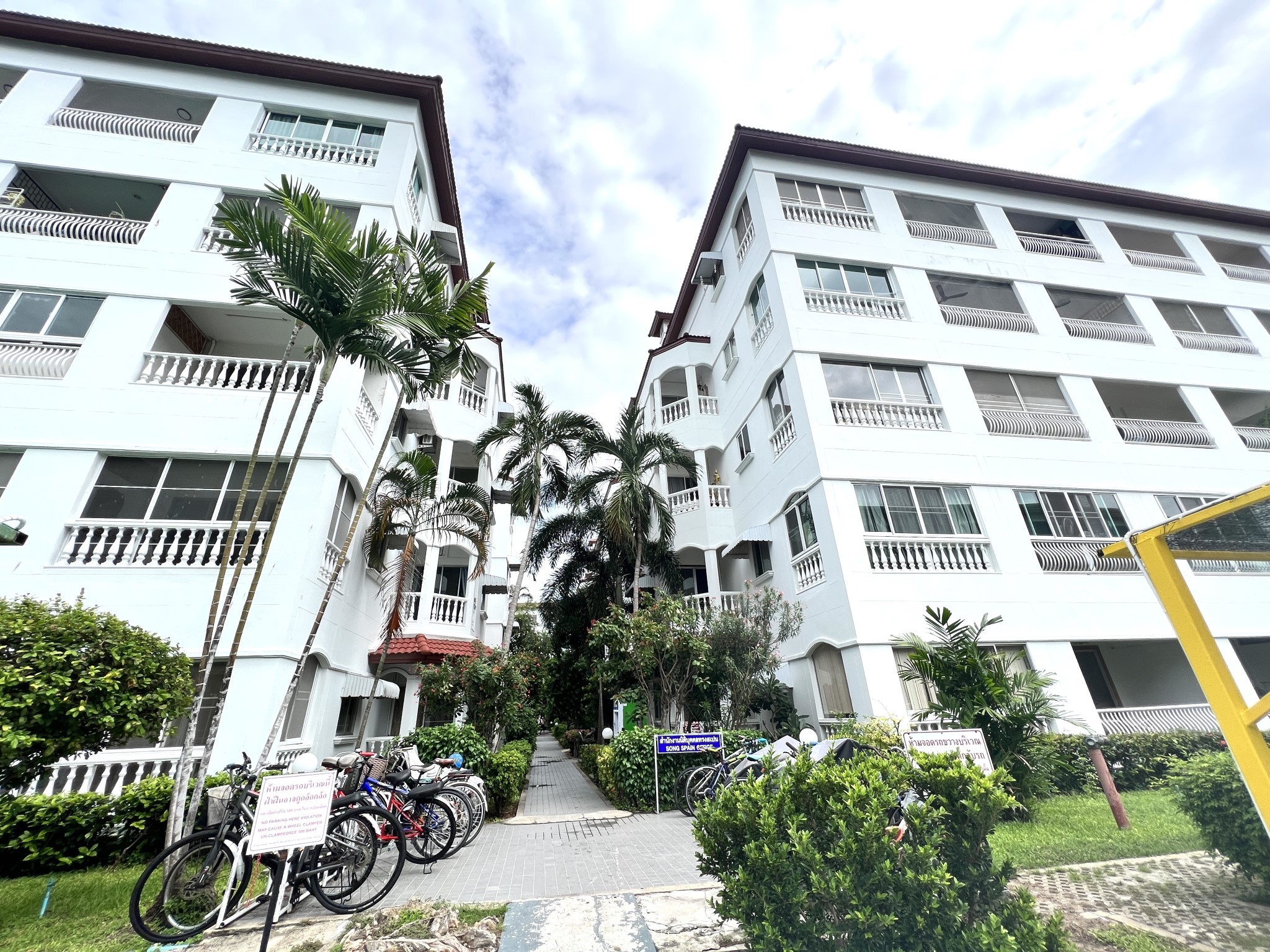 Baan Suan Lalana/TB/F3 1 BED · 1 BATH · 65 SQ M · 1 BALCONY · CORNER CONDO 21