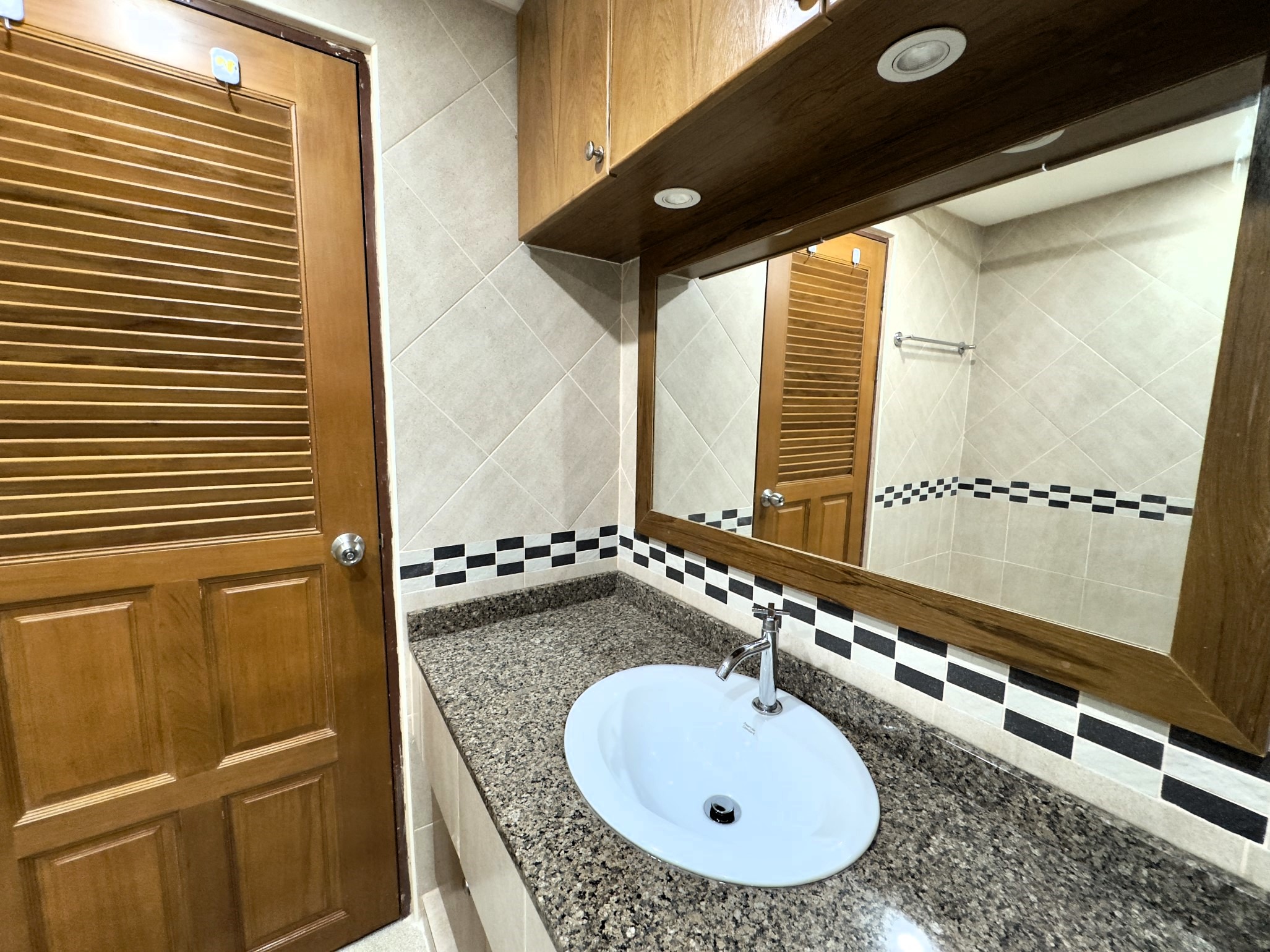 Jomtien Beach Condominium/S2/F4 STUDIO · 1 BATH · 34 SQM · 1 BALCONY 5