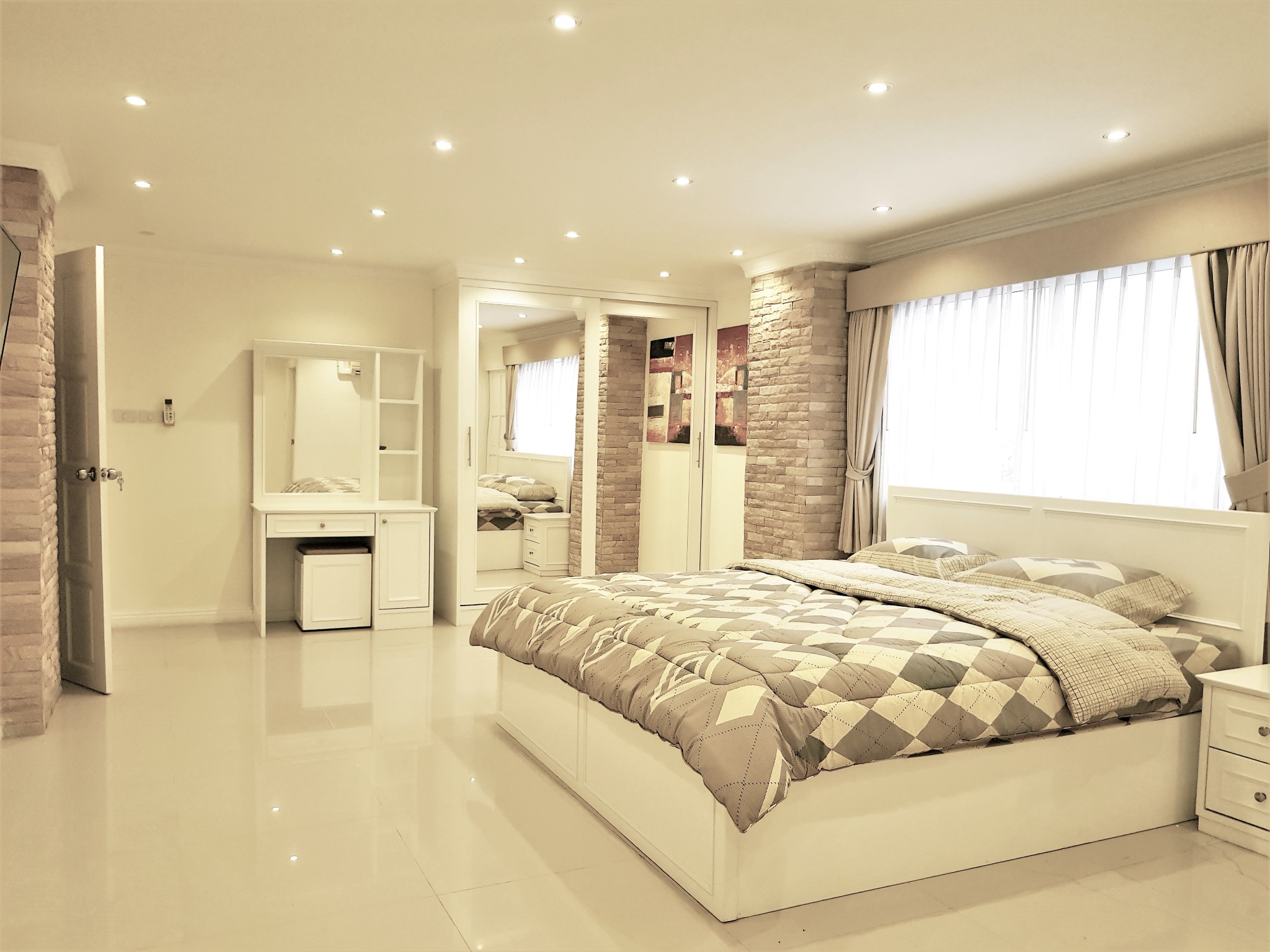 Rungfa/F10 2 BED · 3 BATH · 146 SQ M · LUXURY PENTHOUSE 21