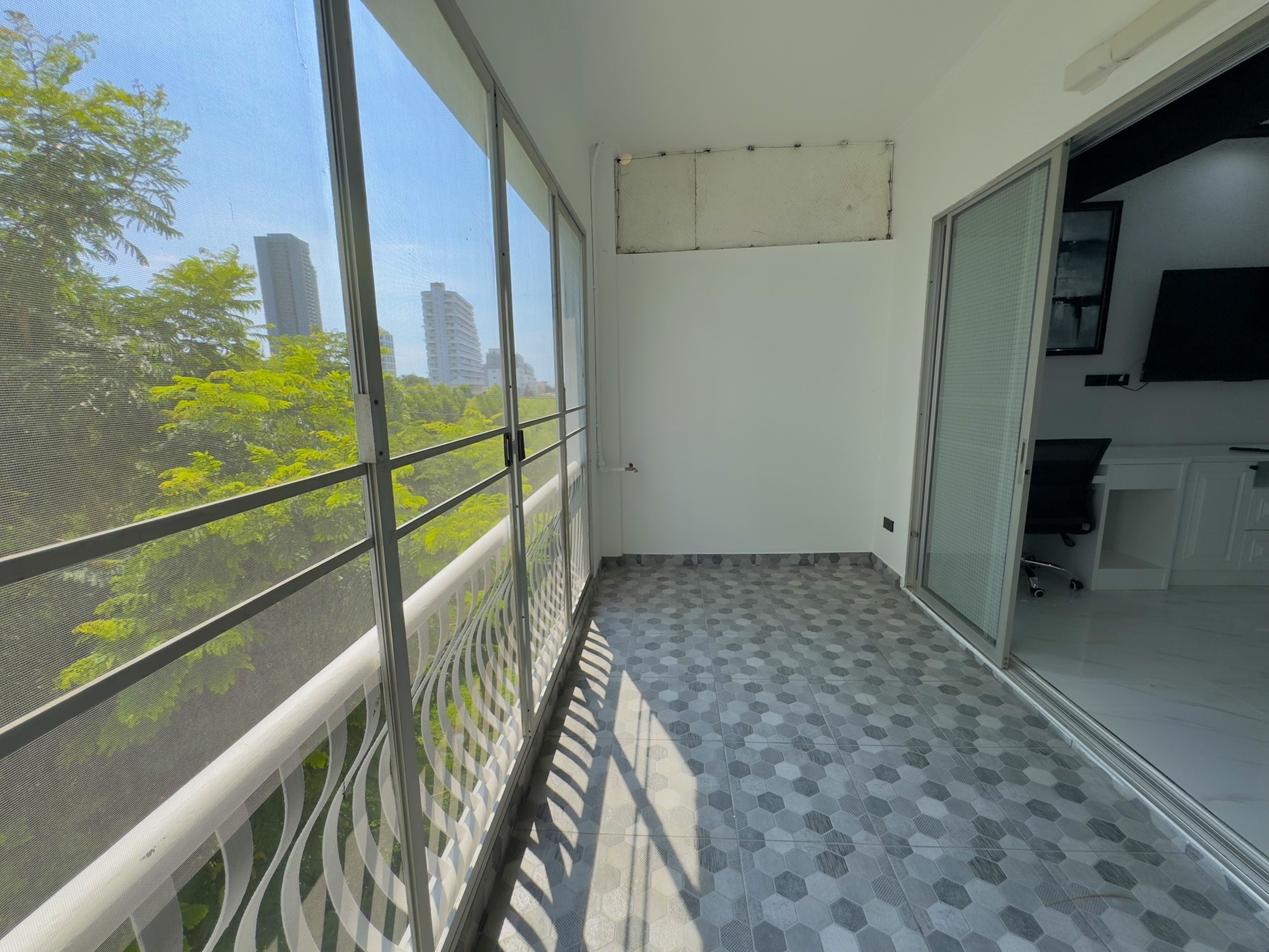 Baan Suan Lalana/SC/F3 LARGE STUDIO · 1 BATH · 40 SQ M · 1 BALCONY 22