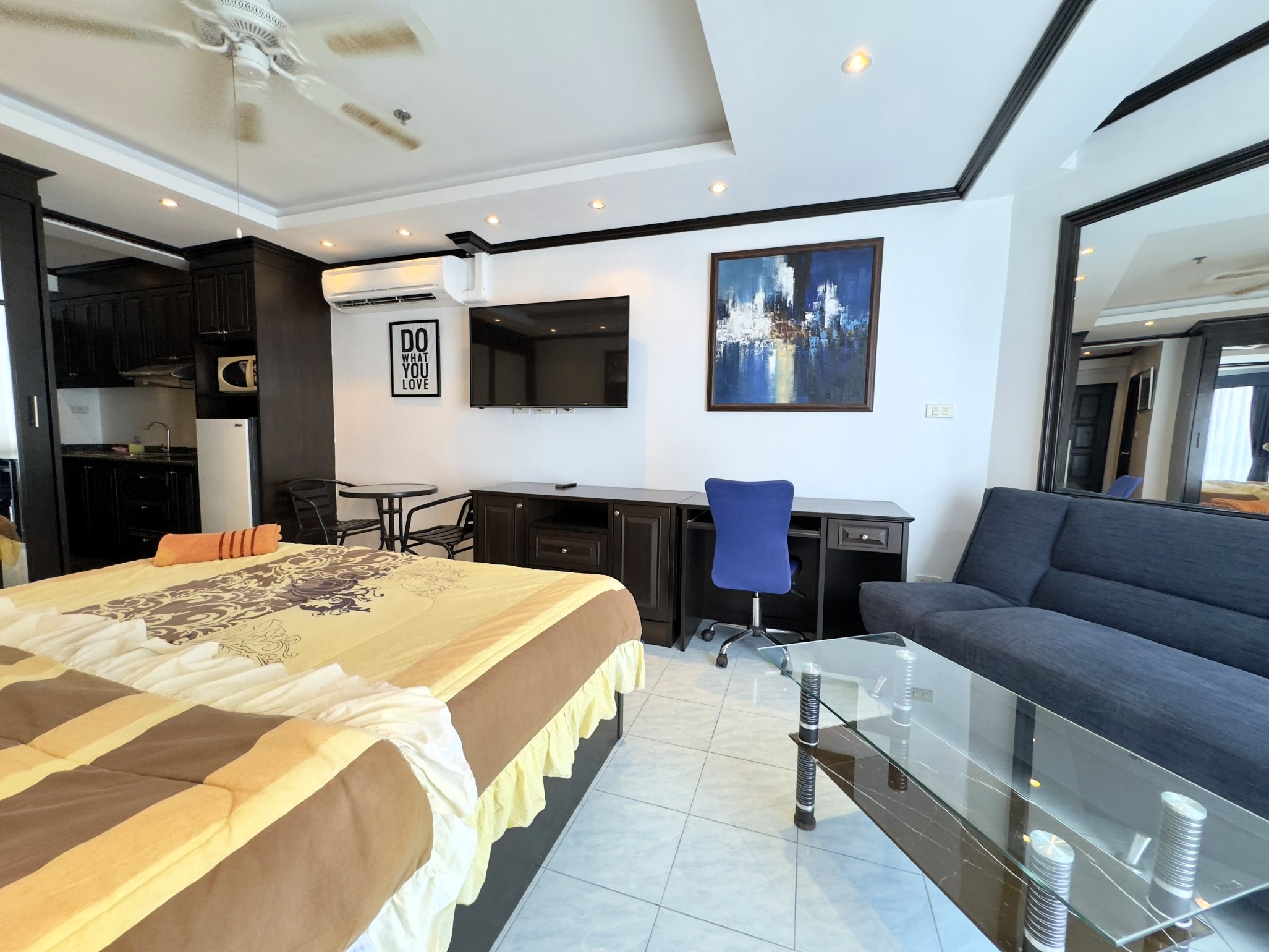 Jomtien Beach Condominium/A1/F8 STUDIO · 1 BATH · 30 SQ M · 1 BALCONY · POOL VIEW 2