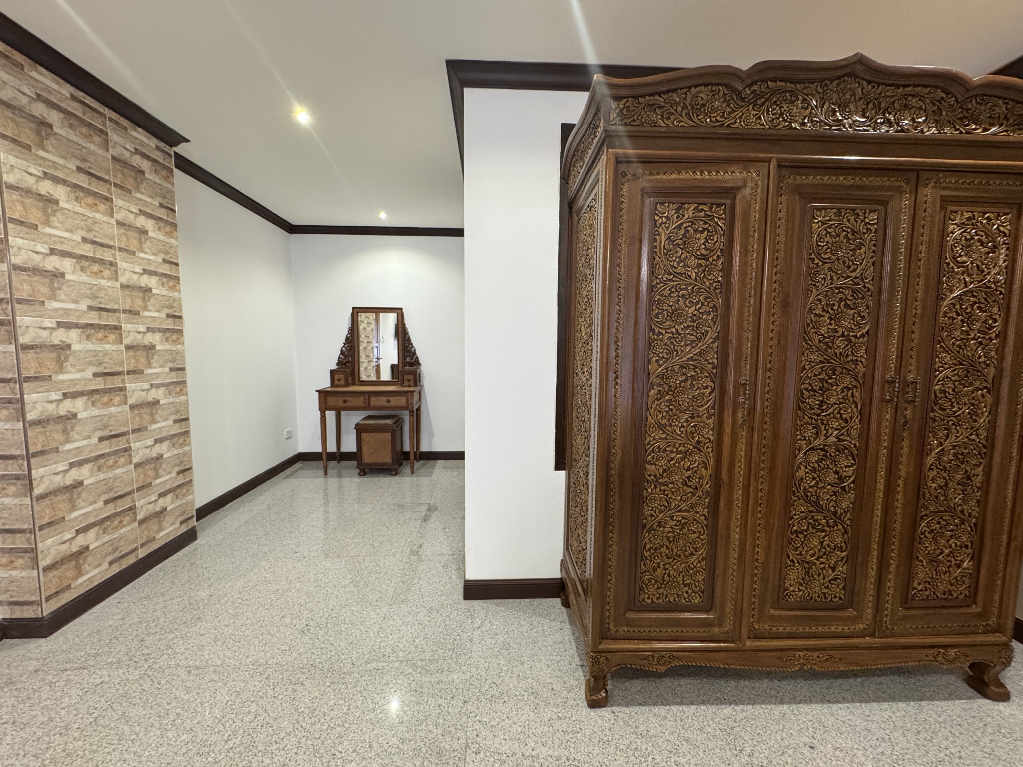 Royal Hill Resort/F2 LARGE CORNER CONDO · 2 BED · 2 BATH · 139 SQM · 3 LARGE BALCONIES · GARDEN VIEW 15