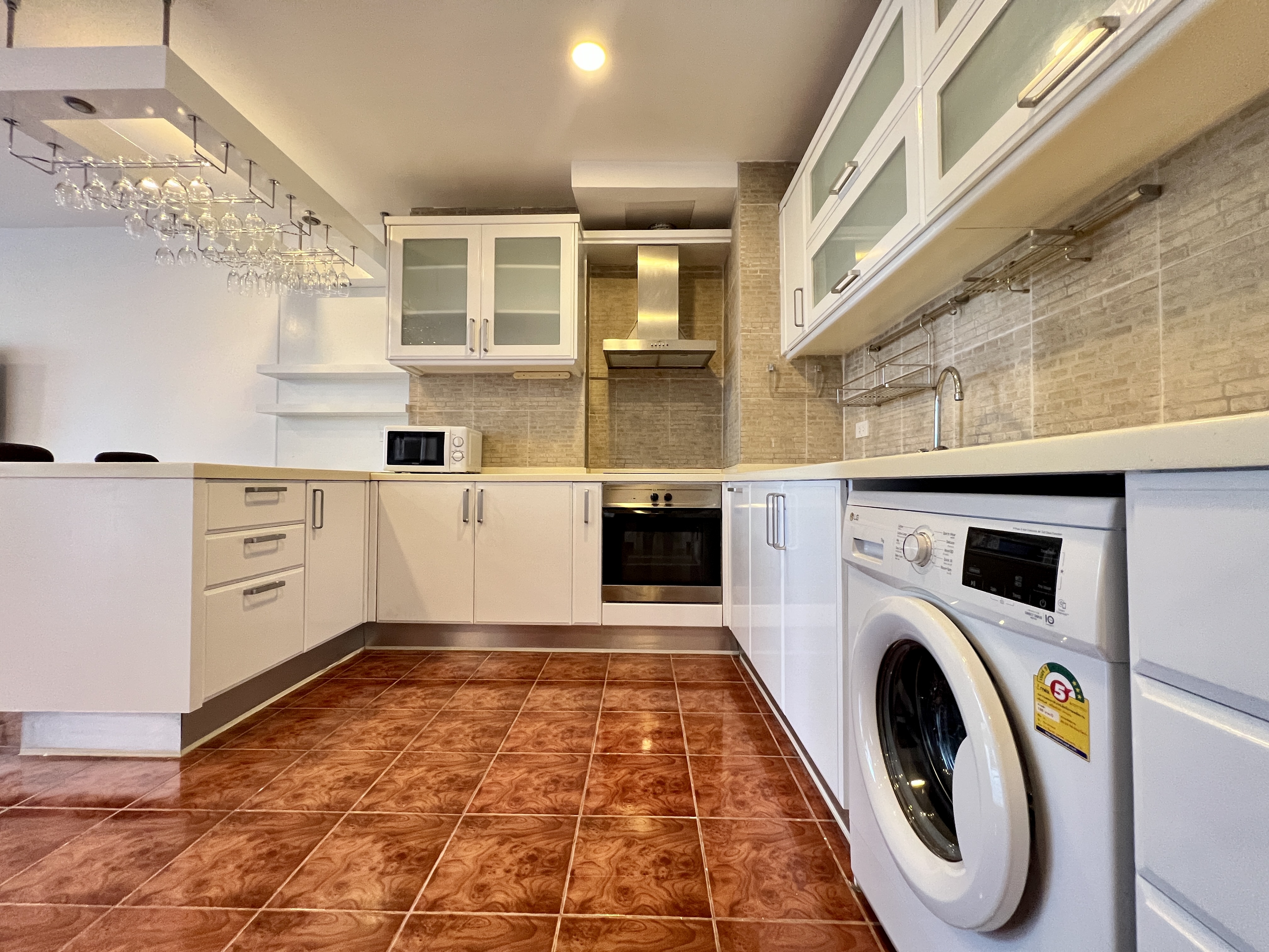 View Talay 1/F8 1 BEDROOM · 2 BATH · 95 SQ M · 2 BALCONIES · SEA & CITY VIEWS 3
