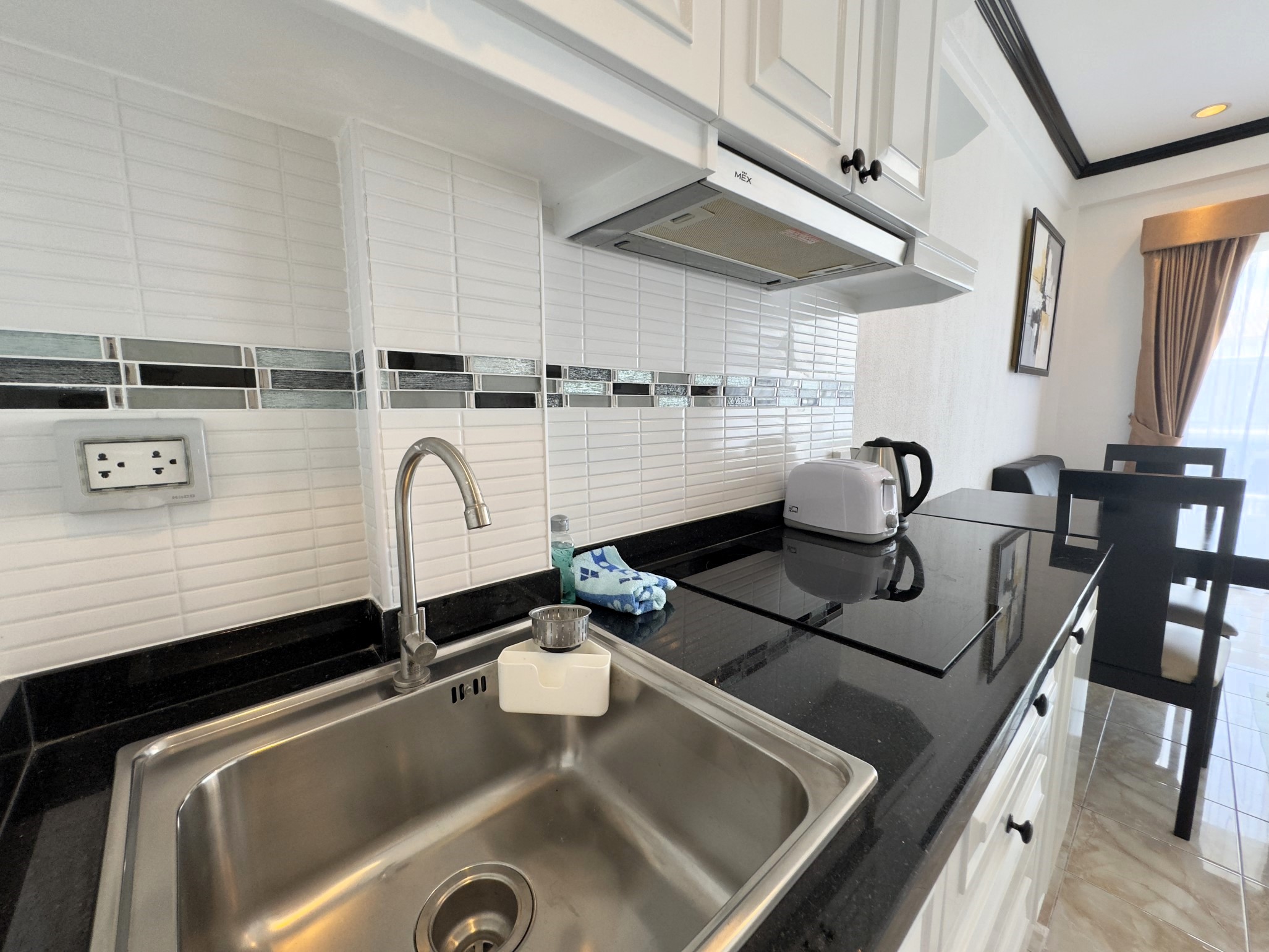 Majestic/F5 1 BED · 2 BATH · 57 SQ M · 1 BALCONY · POOL & GARDEN VIEW 4