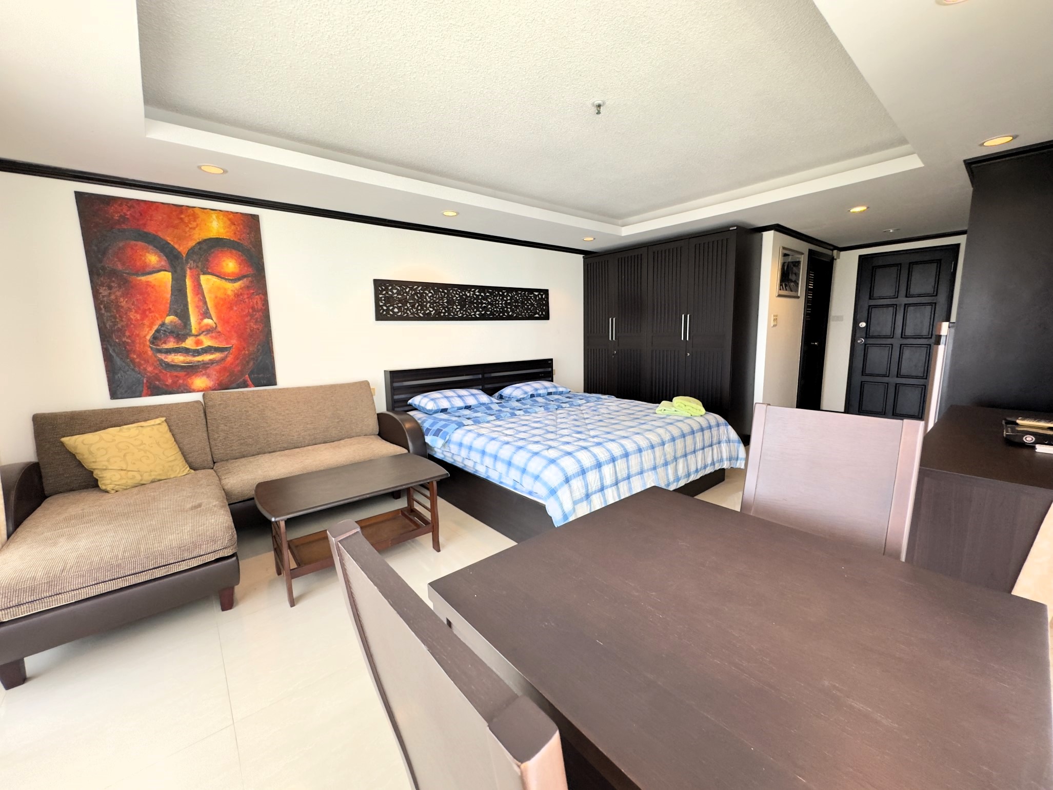 Angket/F5 STUDIO · 1 BATH · 47 SQ M · CORNER BALCONY 12