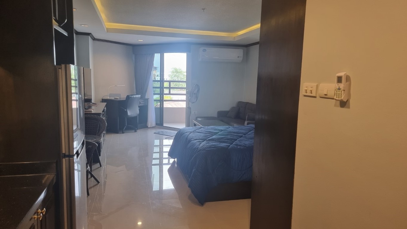 Angket/F3 STUDIO · 1 BATH · 37 SQM · 1 BALCONY · POOL VIEW 4