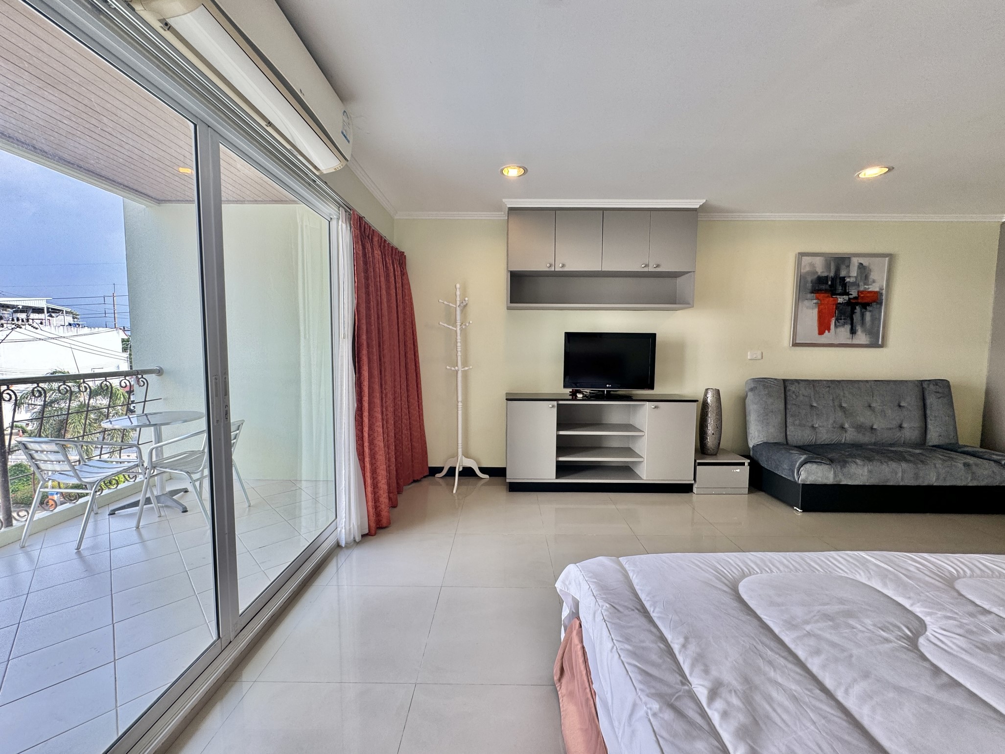 TW Platinum Suites/F3 STUDIO · 1 BATH · 50 SQ M · 1 BALCONY · POOL VIEW 19
