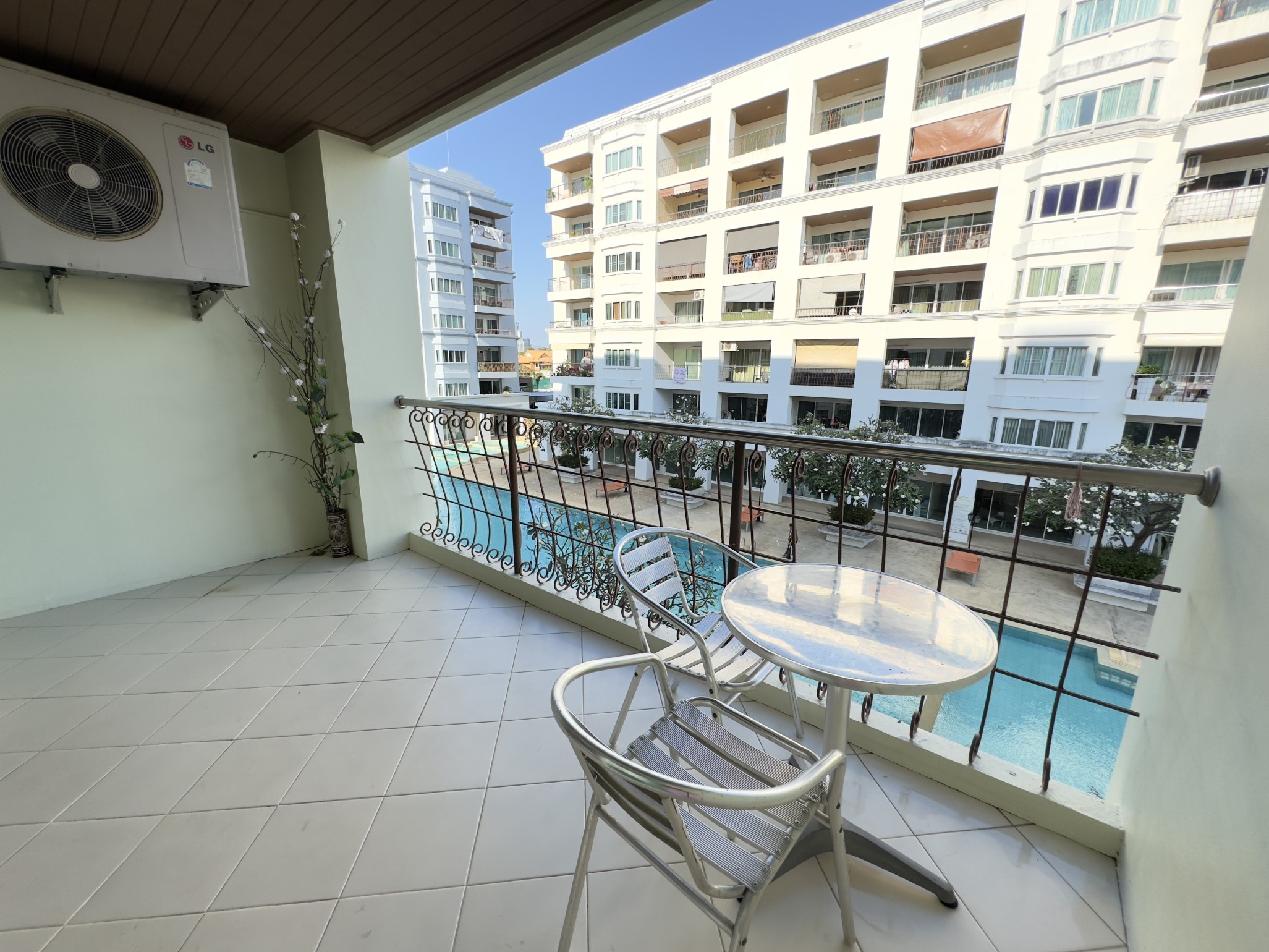 TW Platinum Suites/F3 STUDIO · 1 BATH · 50 SQ M · 1 BALCONY · POOL VIEW 23