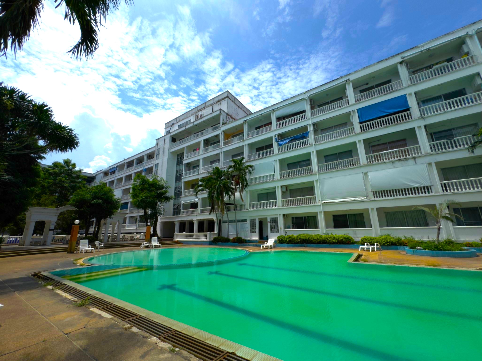 Majestic/F5 1 BED · 2 BATH · 57 SQ M · 1 BALCONY · POOL & GARDEN VIEW 24