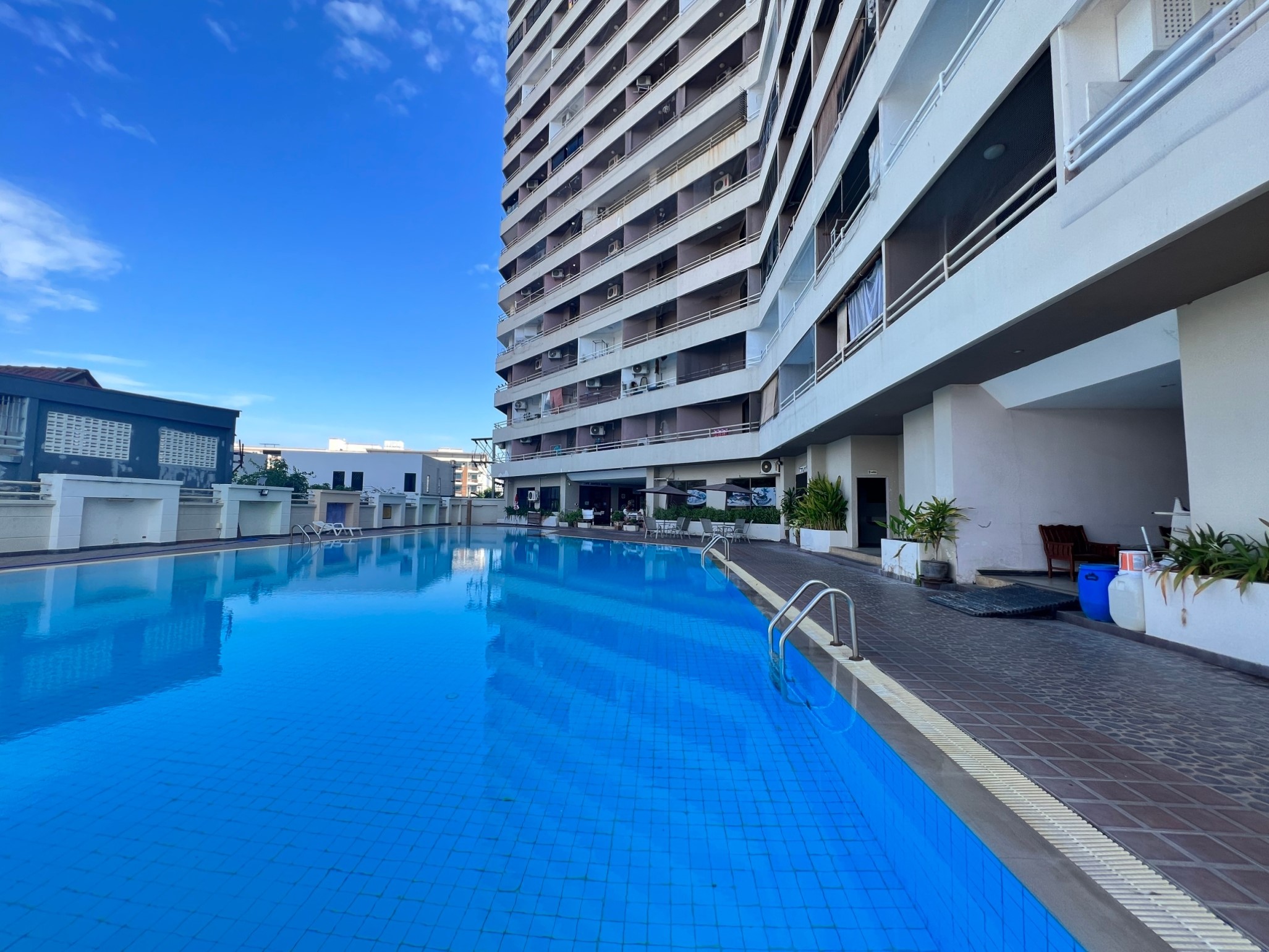 Angket/F7 1 BED · 2 BATH · 108 SQ M · 1 BALCONY · POOL VIEW 32