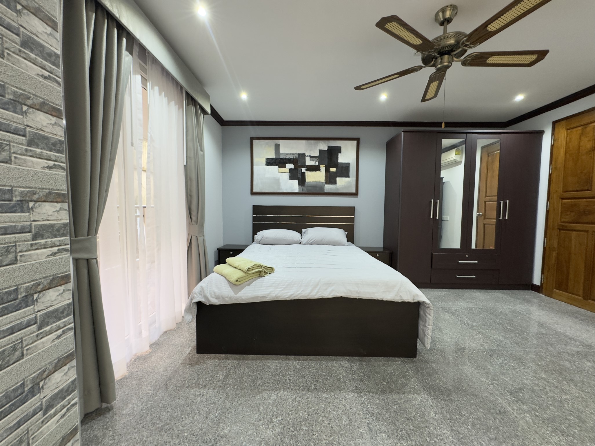Royal Hill Resort/F1 LARGE CORNER CONDO · 2 BED · 2 BATH · 139 SQM · 3 LARGE BALCONIES · GARDEN VIEW 20