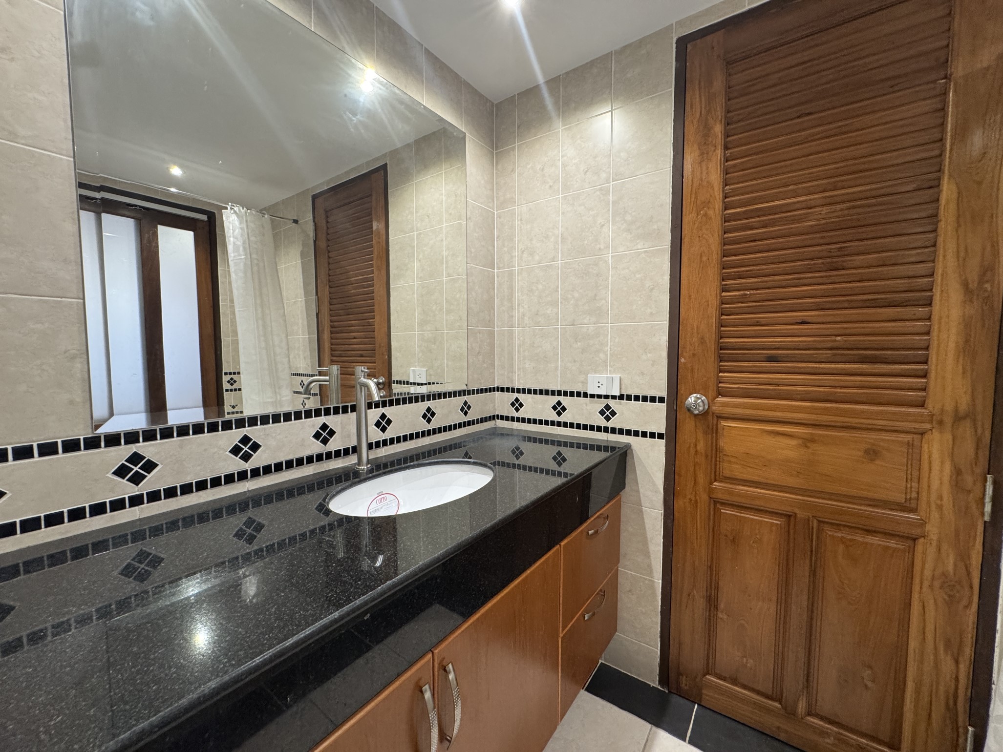 Royal Hill Resort/F2 LARGE CORNER CONDO · 2 BED · 2 BATH · 139 SQM · 3 LARGE BALCONIES · GARDEN VIEW 11