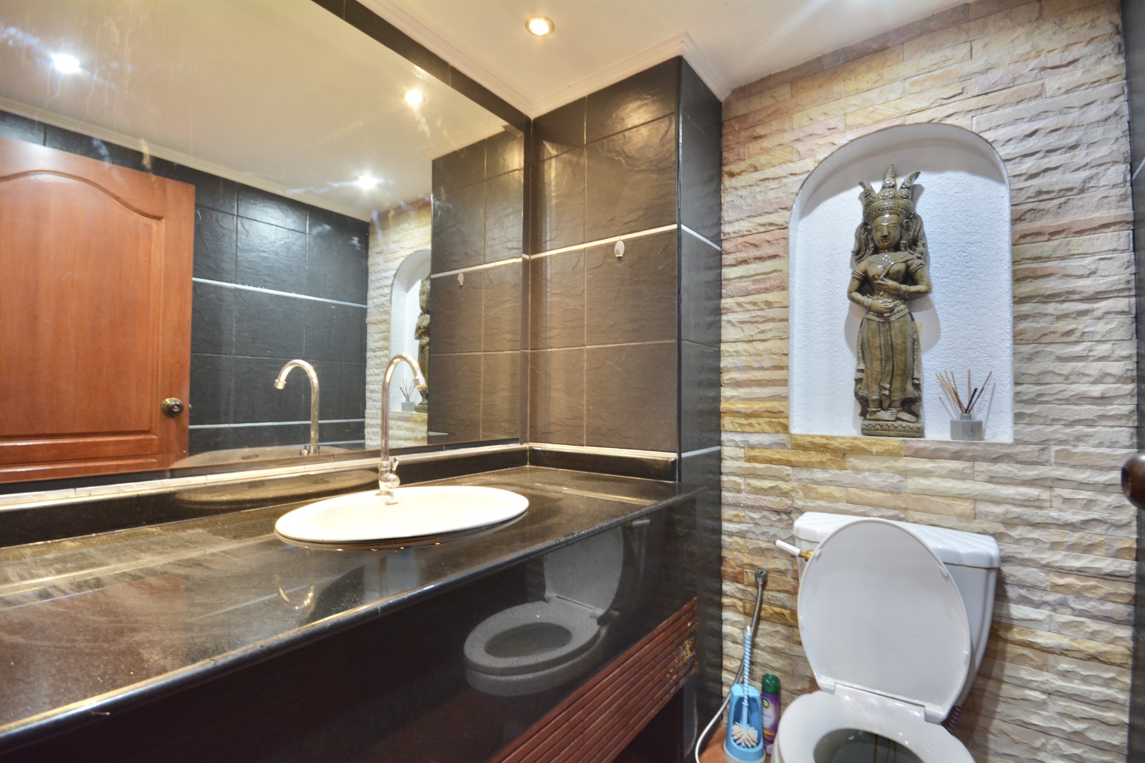 Angket/F7 1 BED · 2 BATH · 108 SQ M · 1 BALCONY · POOL VIEW 24