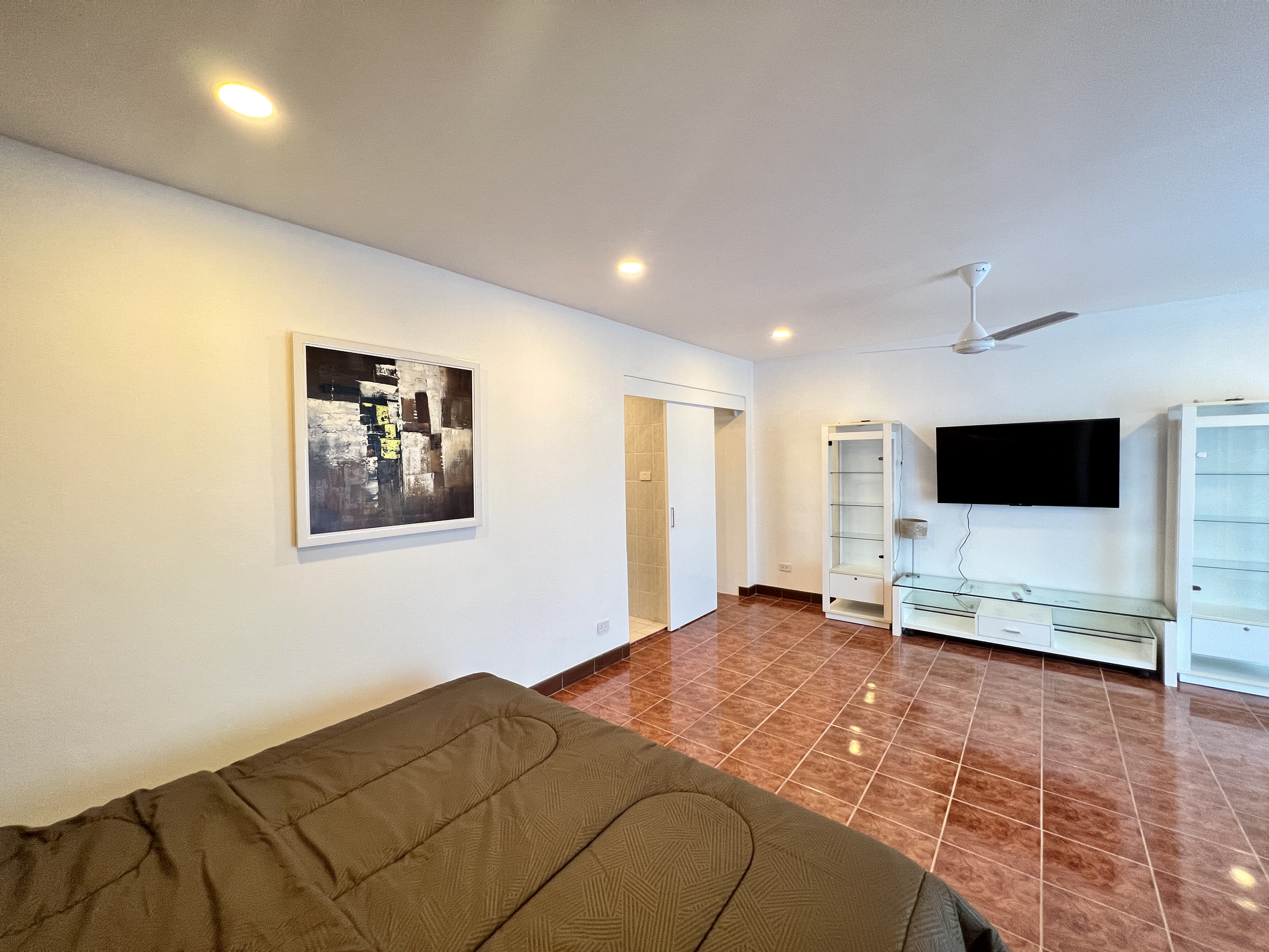 View Talay 1/F8 1 BEDROOM · 2 BATH · 95 SQ M · 2 BALCONIES · SEA & CITY VIEWS 16