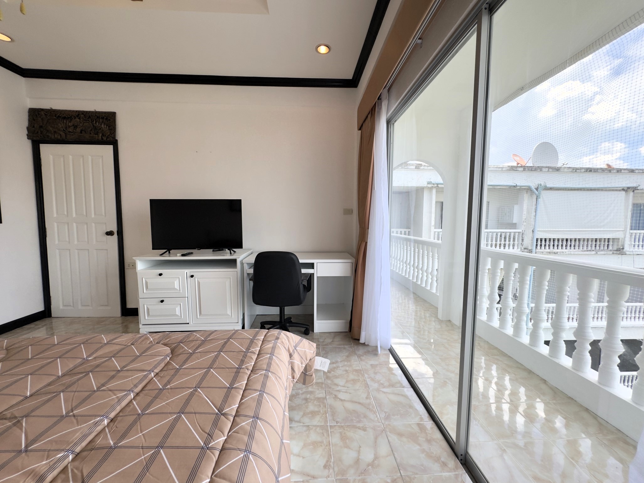 Majestic/F5 1 BED · 2 BATH · 57 SQ M · 1 BALCONY · POOL & GARDEN VIEW 13