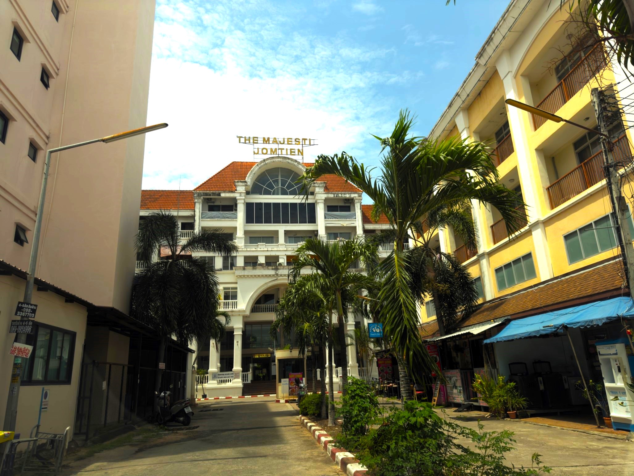 Majestic/F5 1 BED · 2 BATH · 57 SQ M · 1 BALCONY · POOL & GARDEN VIEW 22