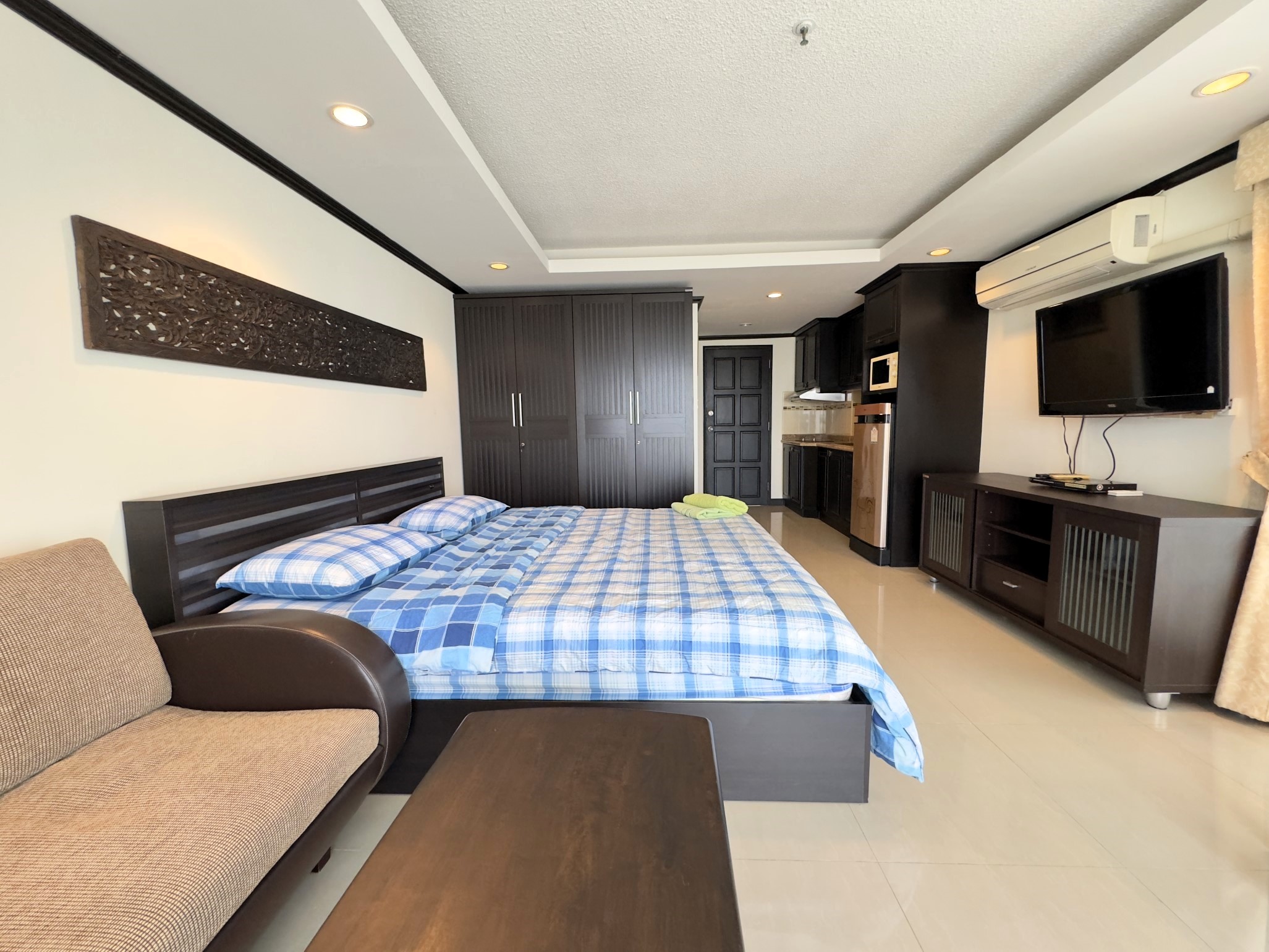 Angket/F5 STUDIO · 1 BATH · 47 SQ M · CORNER BALCONY