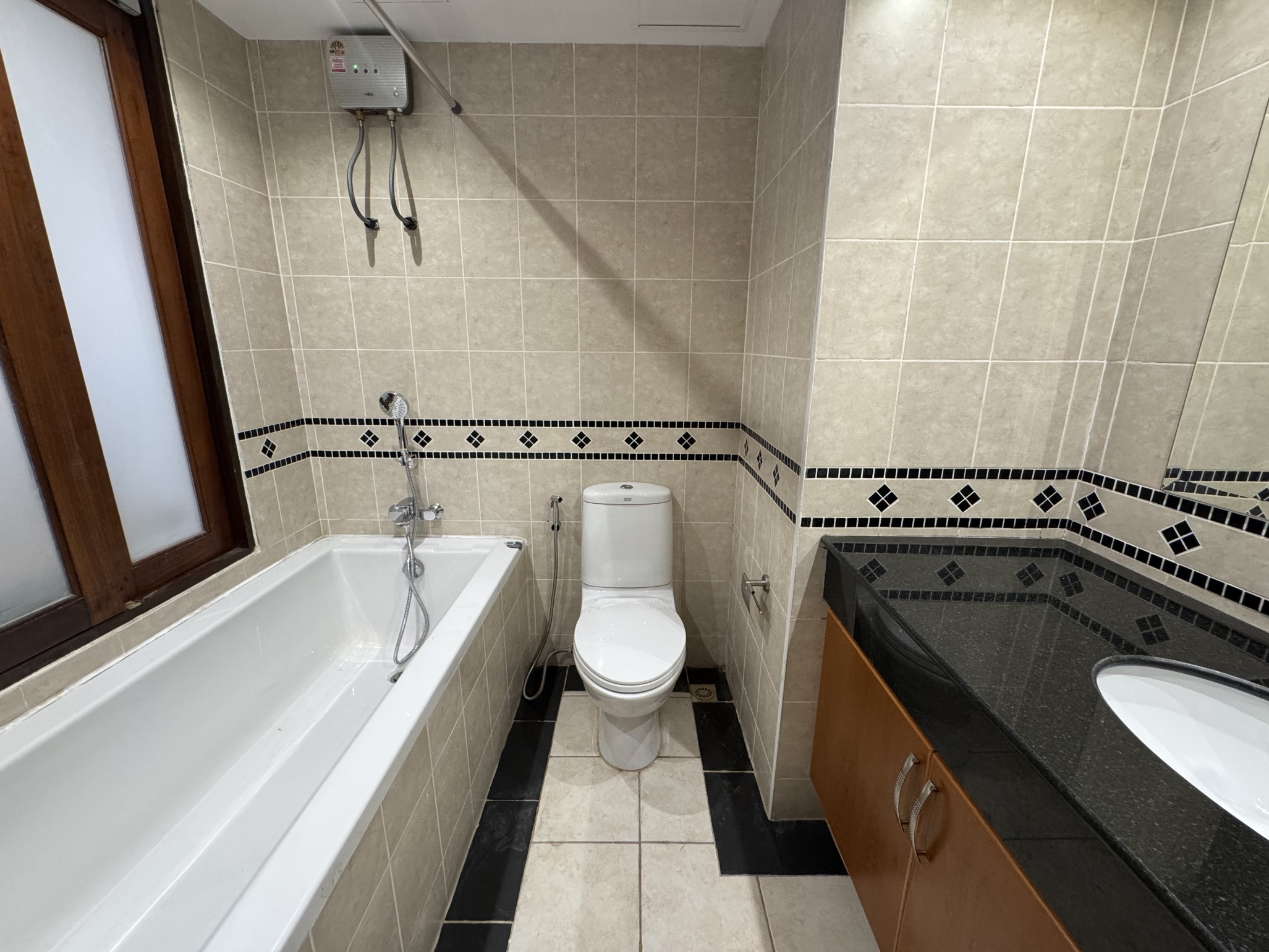 Royal Hill Resort/F2 LARGE CORNER CONDO · 2 BED · 2 BATH · 139 SQM · 3 LARGE BALCONIES · GARDEN VIEW 10