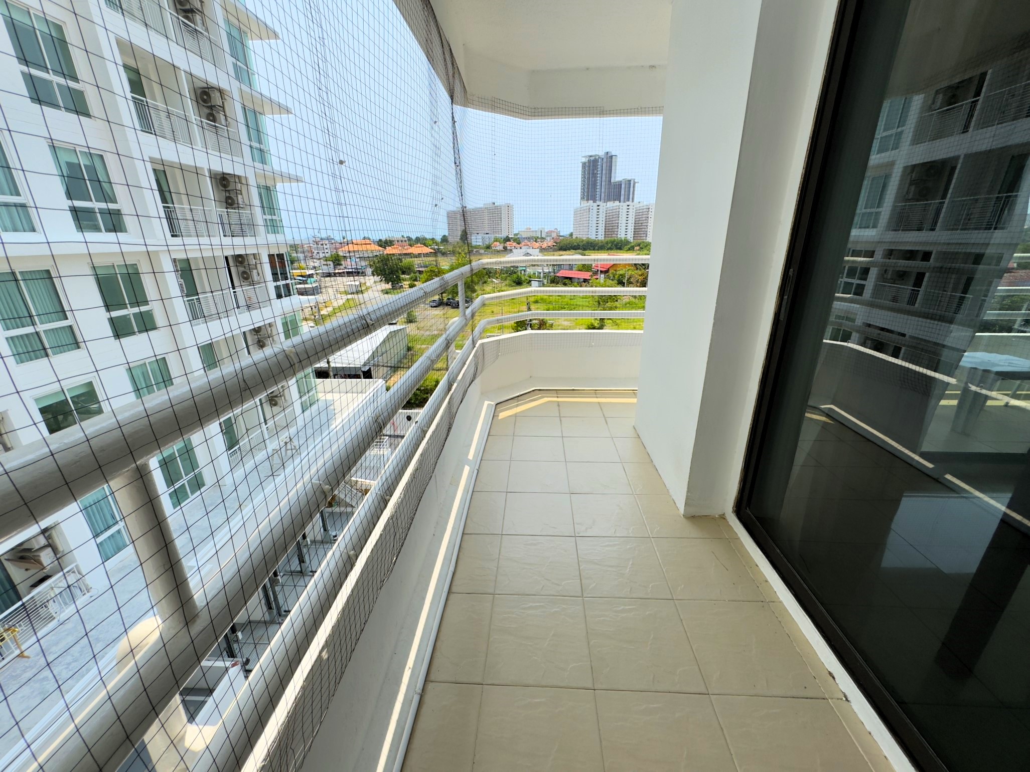 Angket/F5 STUDIO · 1 BATH · 47 SQ M · CORNER BALCONY 15